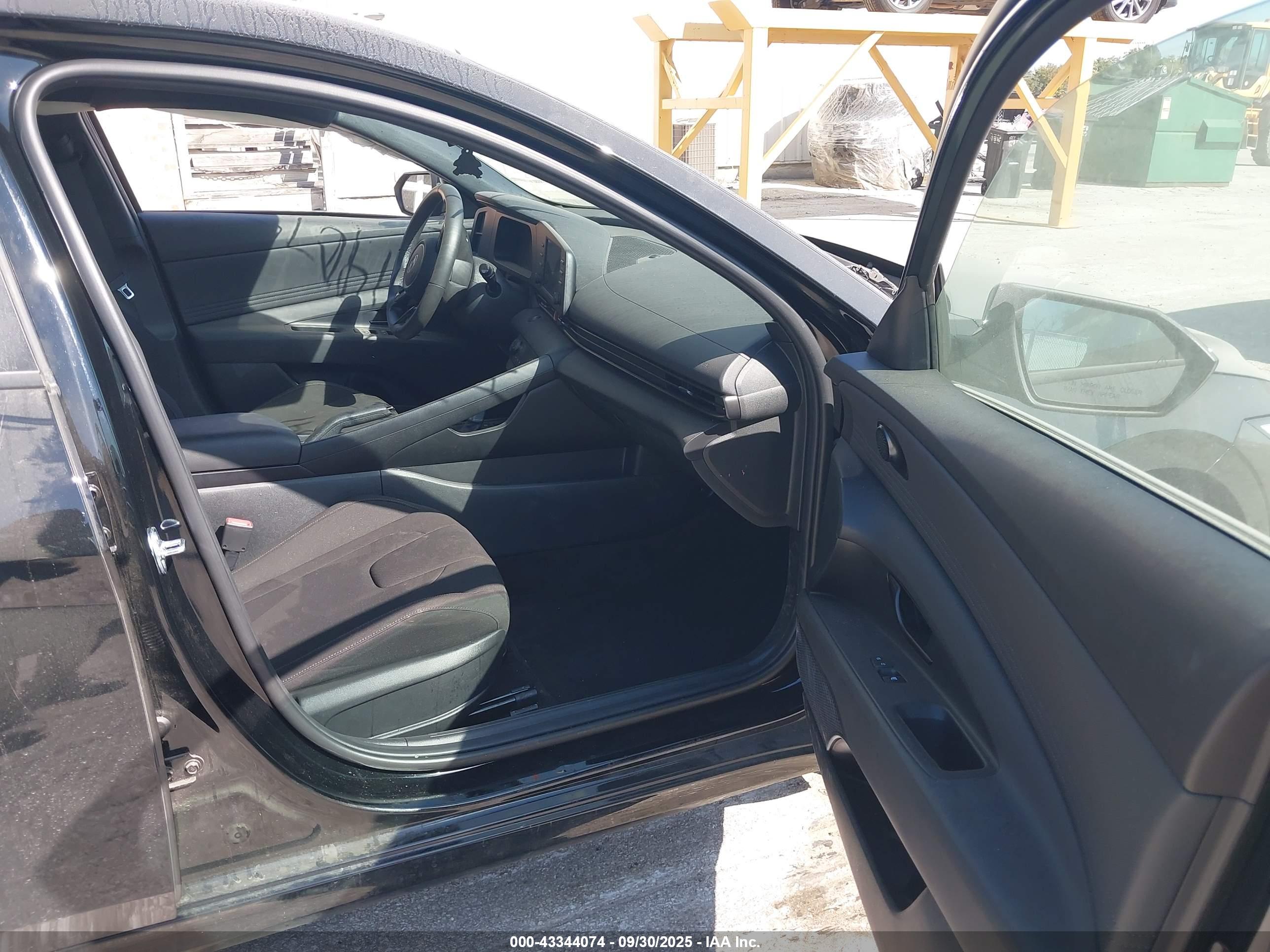 HYUNDAI ELANTRA image 5