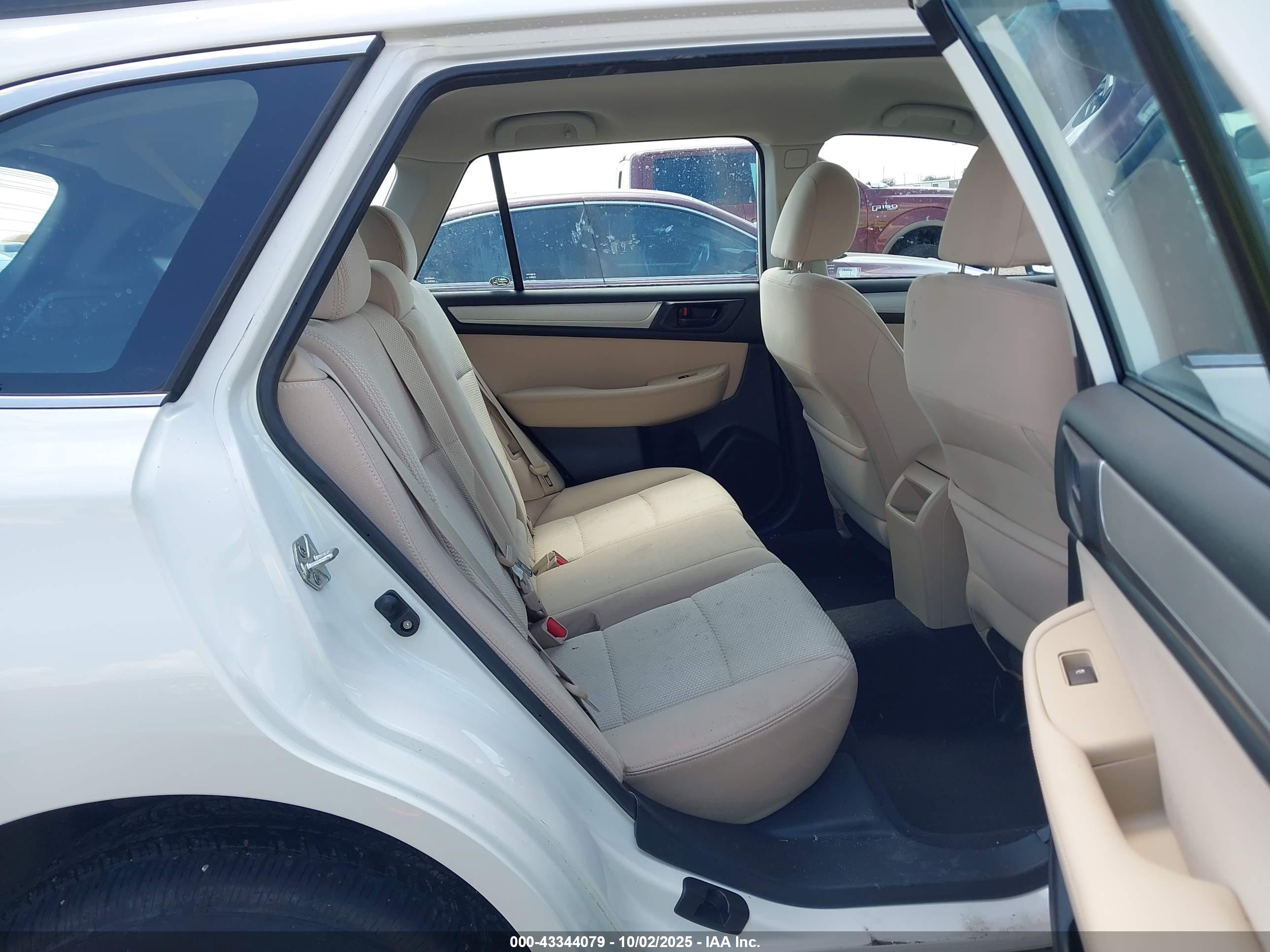 SUBARU OUTBACK image 8