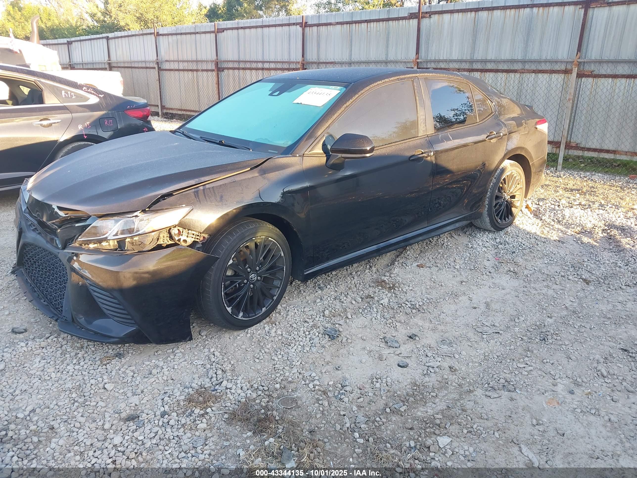 TOYOTA CAMRY image 2