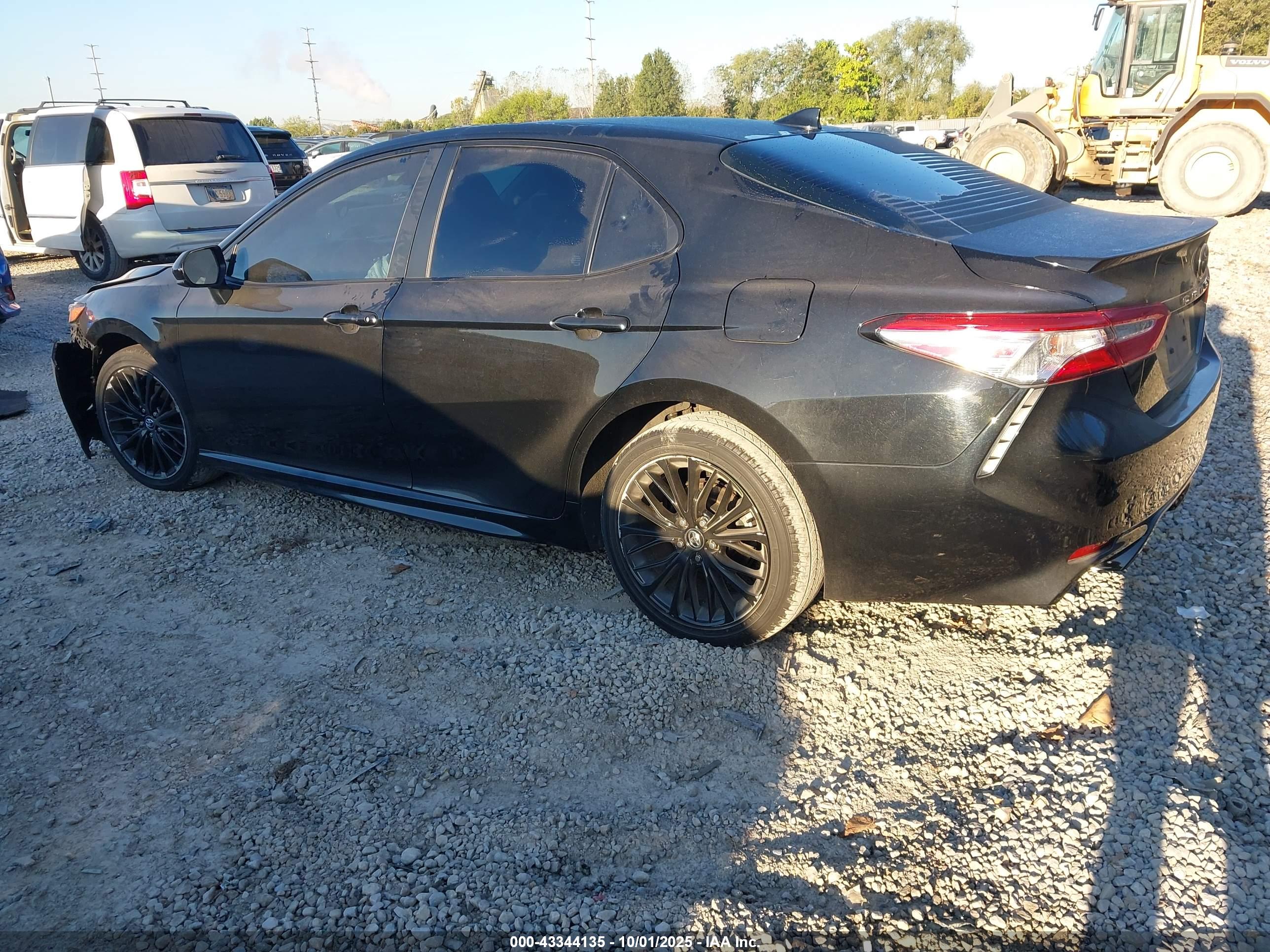 TOYOTA CAMRY image 3