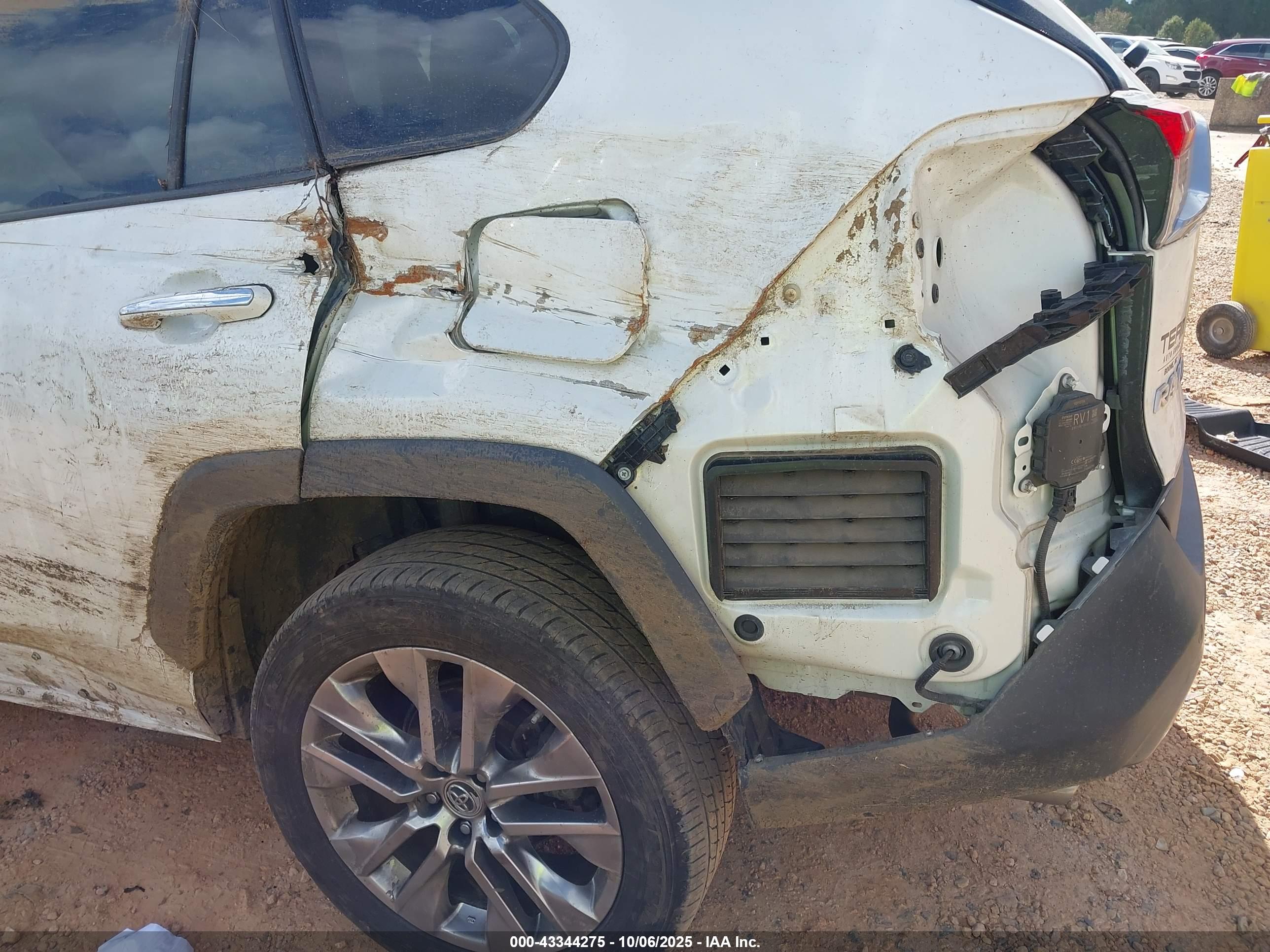 TOYOTA RAV4 image 6
