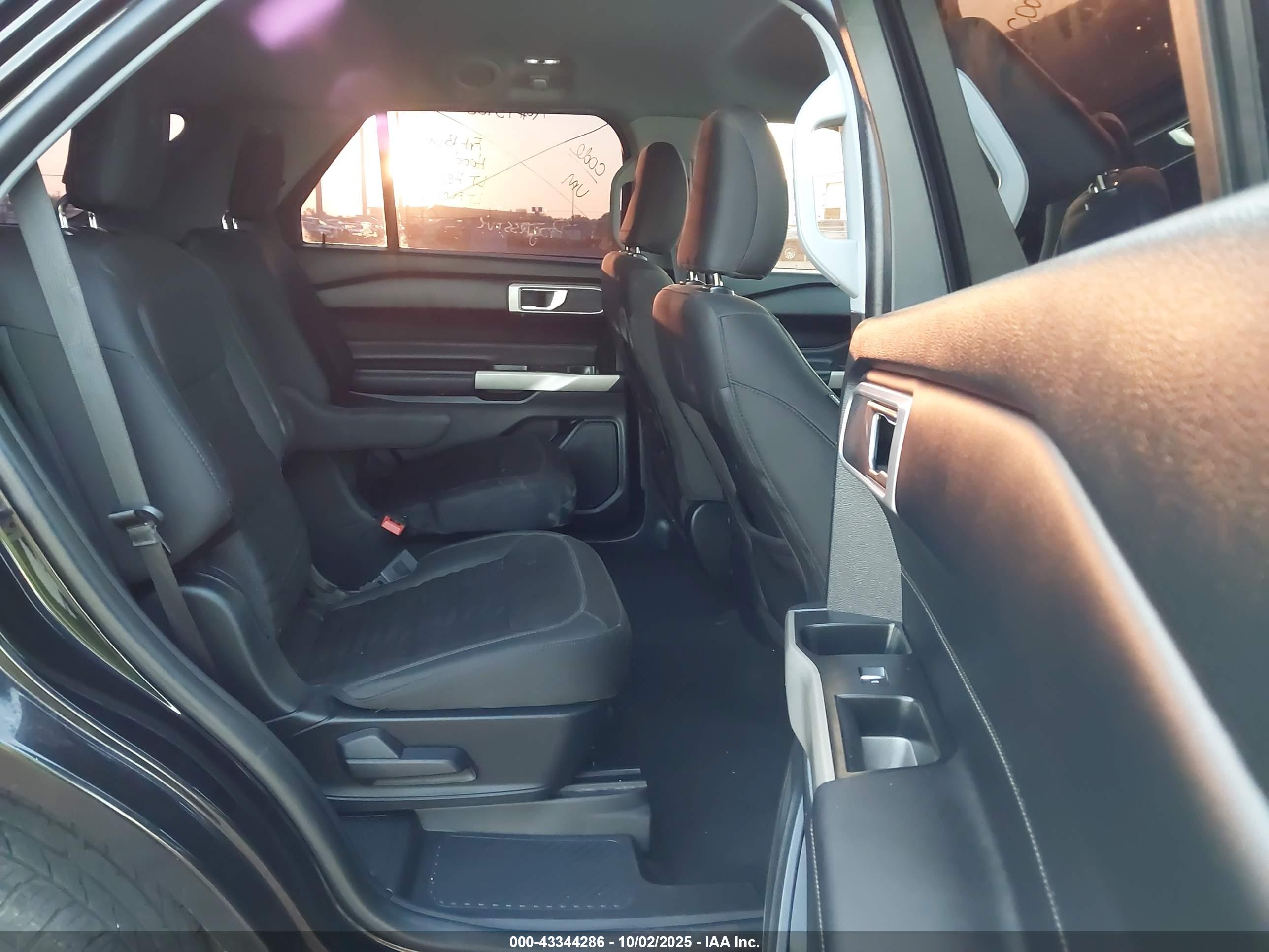 FORD EXPLORER image 8
