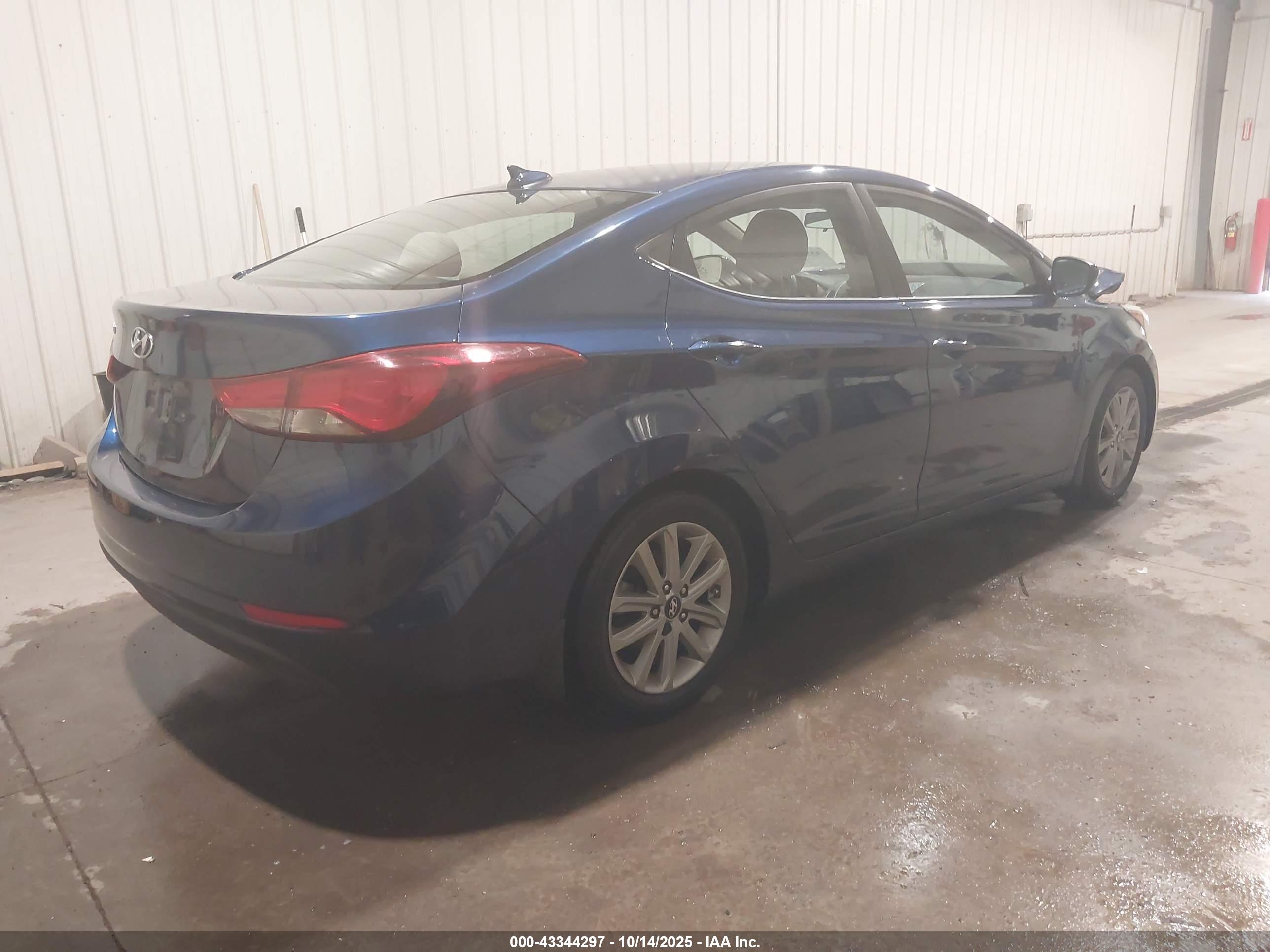 HYUNDAI ELANTRA image 4