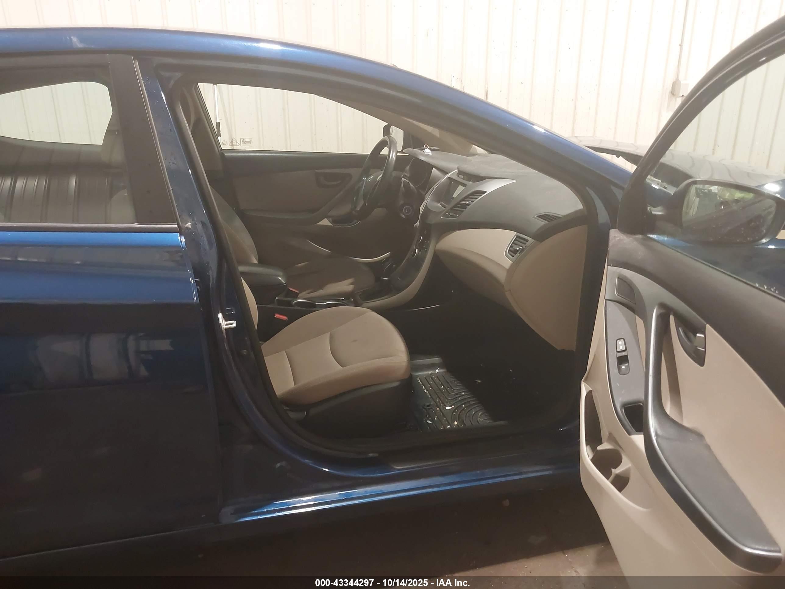 HYUNDAI ELANTRA image 5