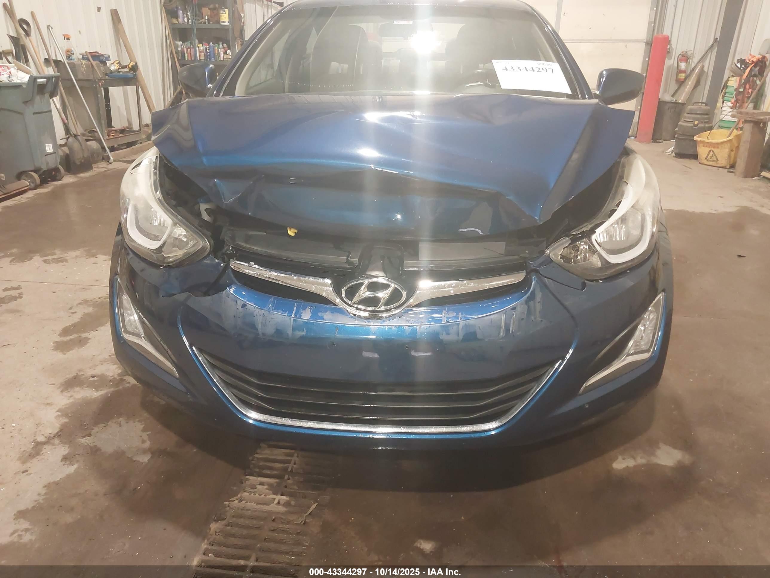 HYUNDAI ELANTRA image 6
