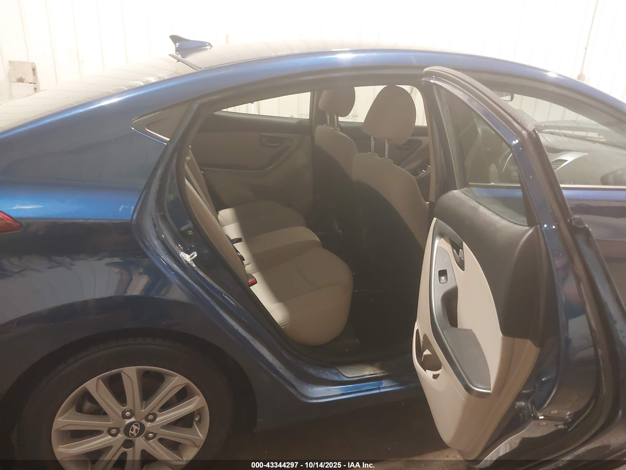 HYUNDAI ELANTRA image 8