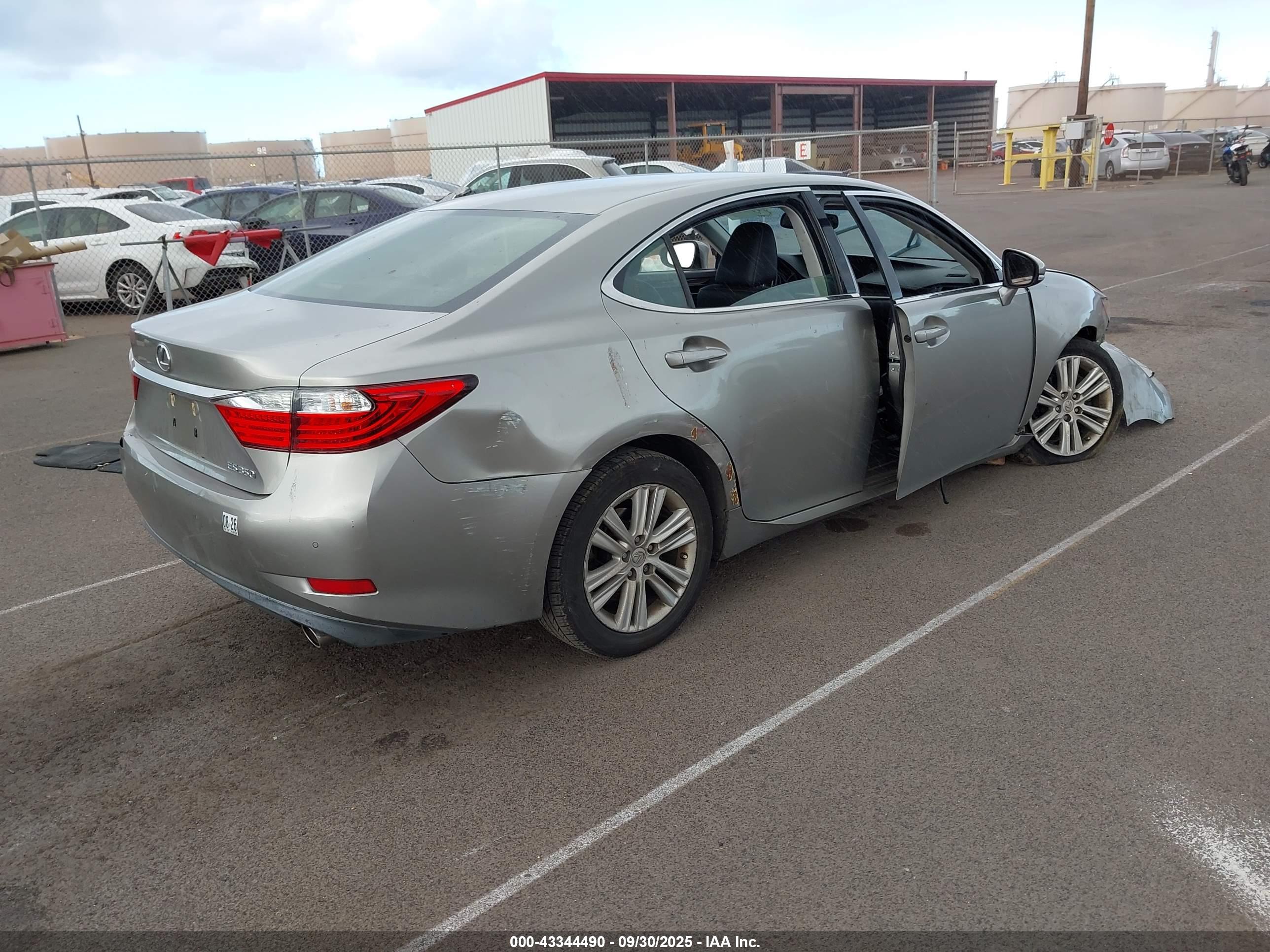 LEXUS ES image 4