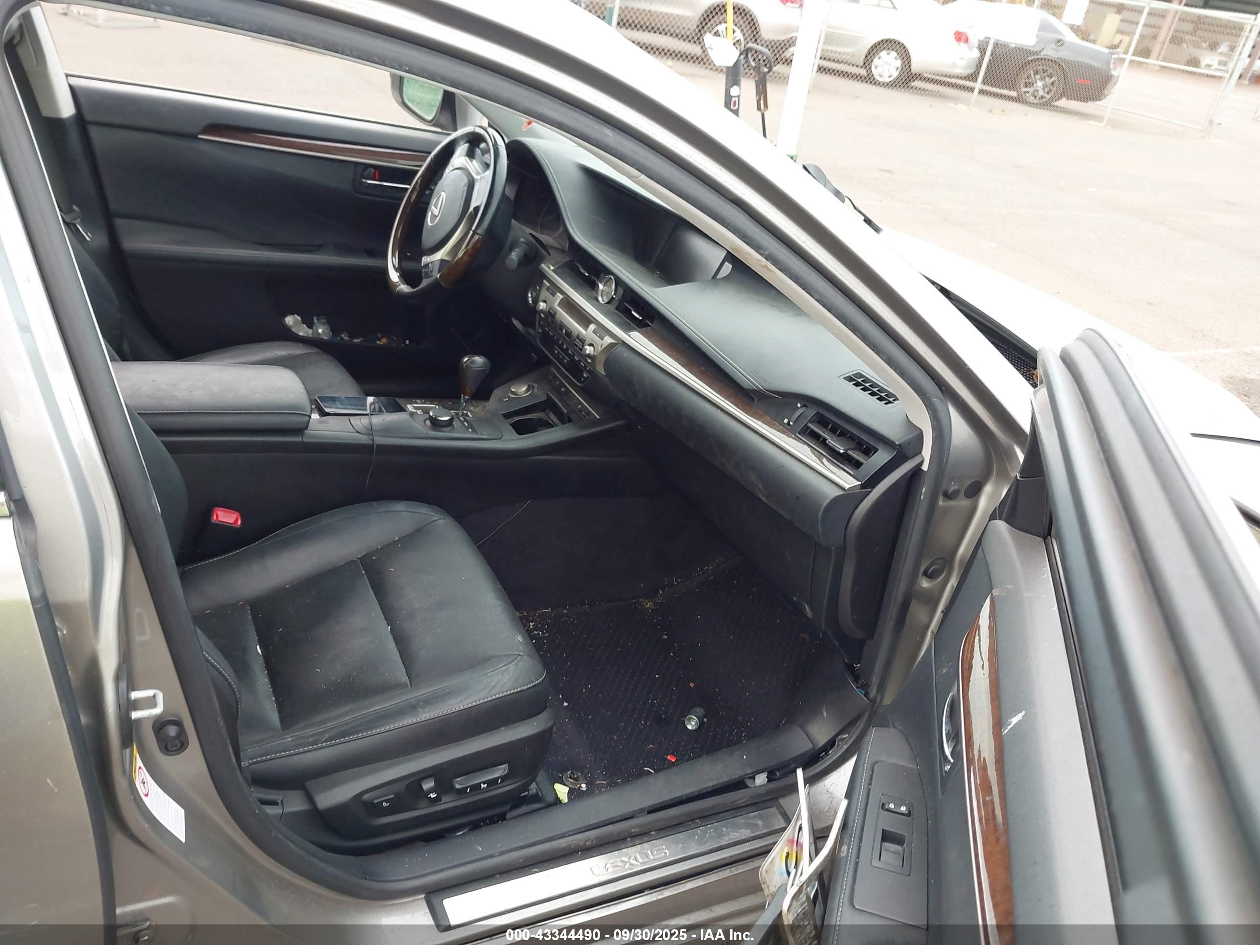 LEXUS ES image 5