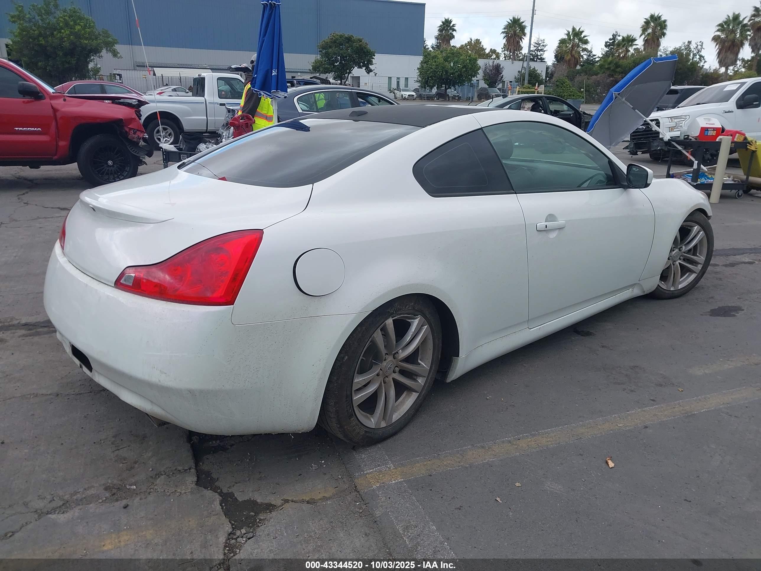 INFINITI G37 image 4