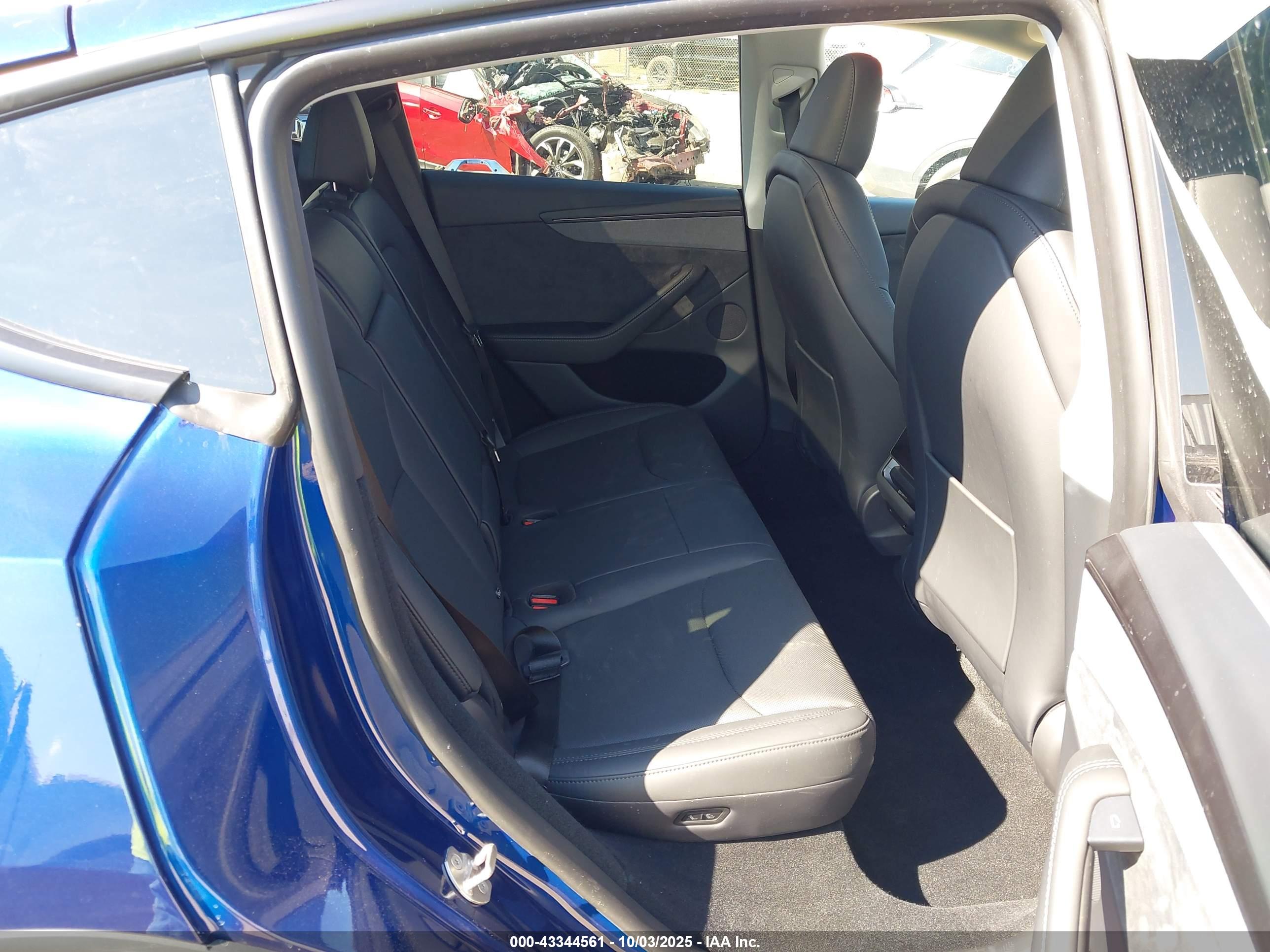 TESLA MODEL image 8