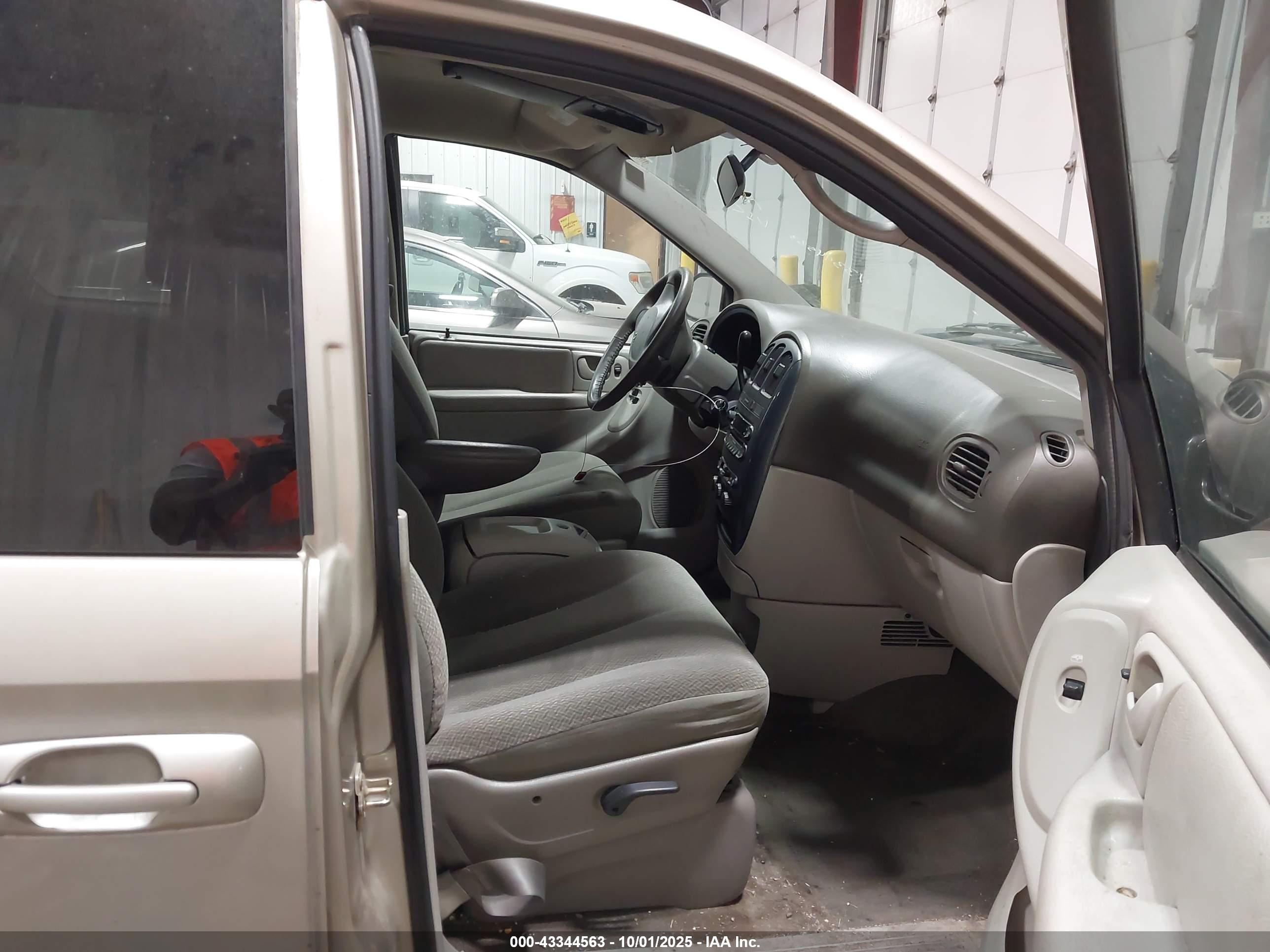 DODGE GRAND image 5