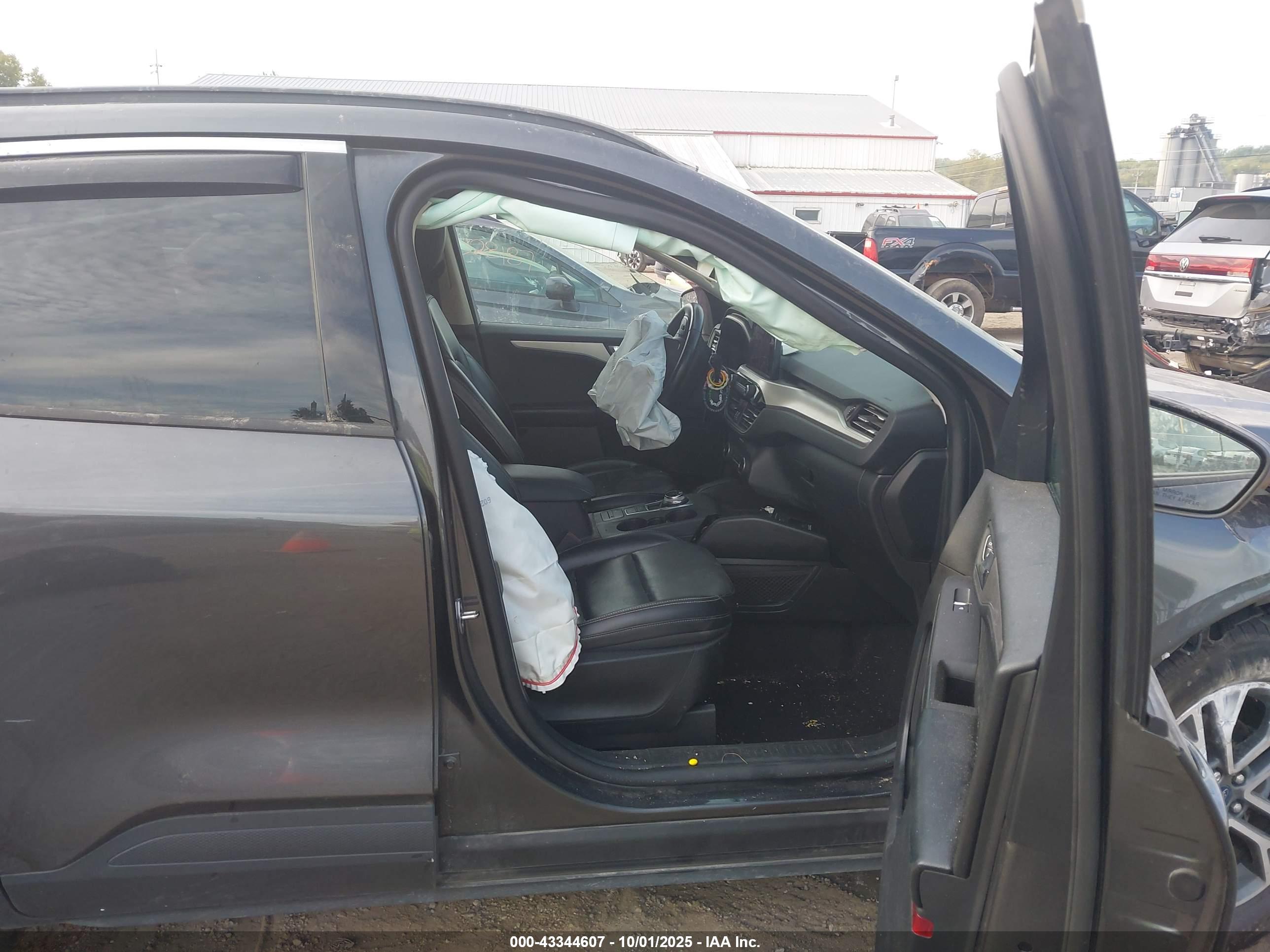 FORD ESCAPE image 5