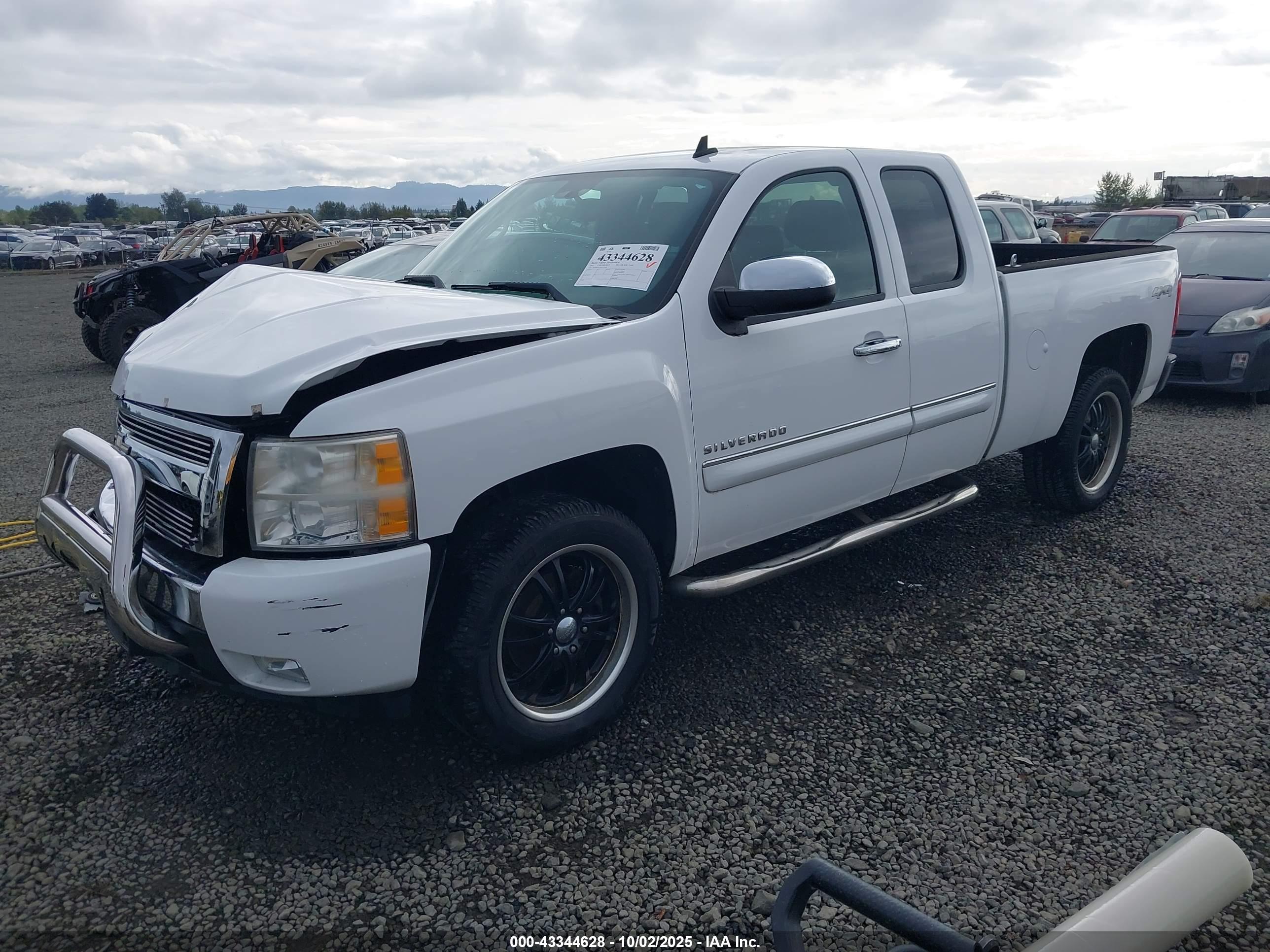 CHEVROLET SILVERADO image 2