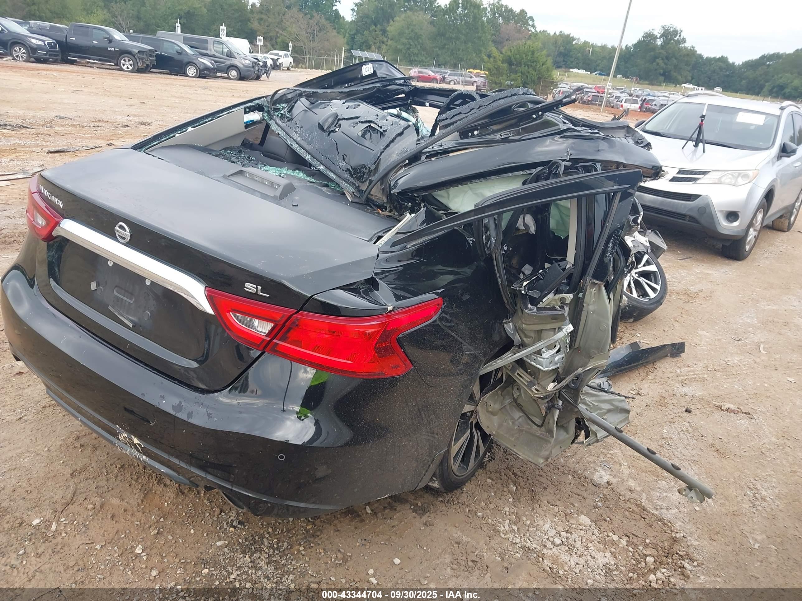 NISSAN MAXIMA image 6