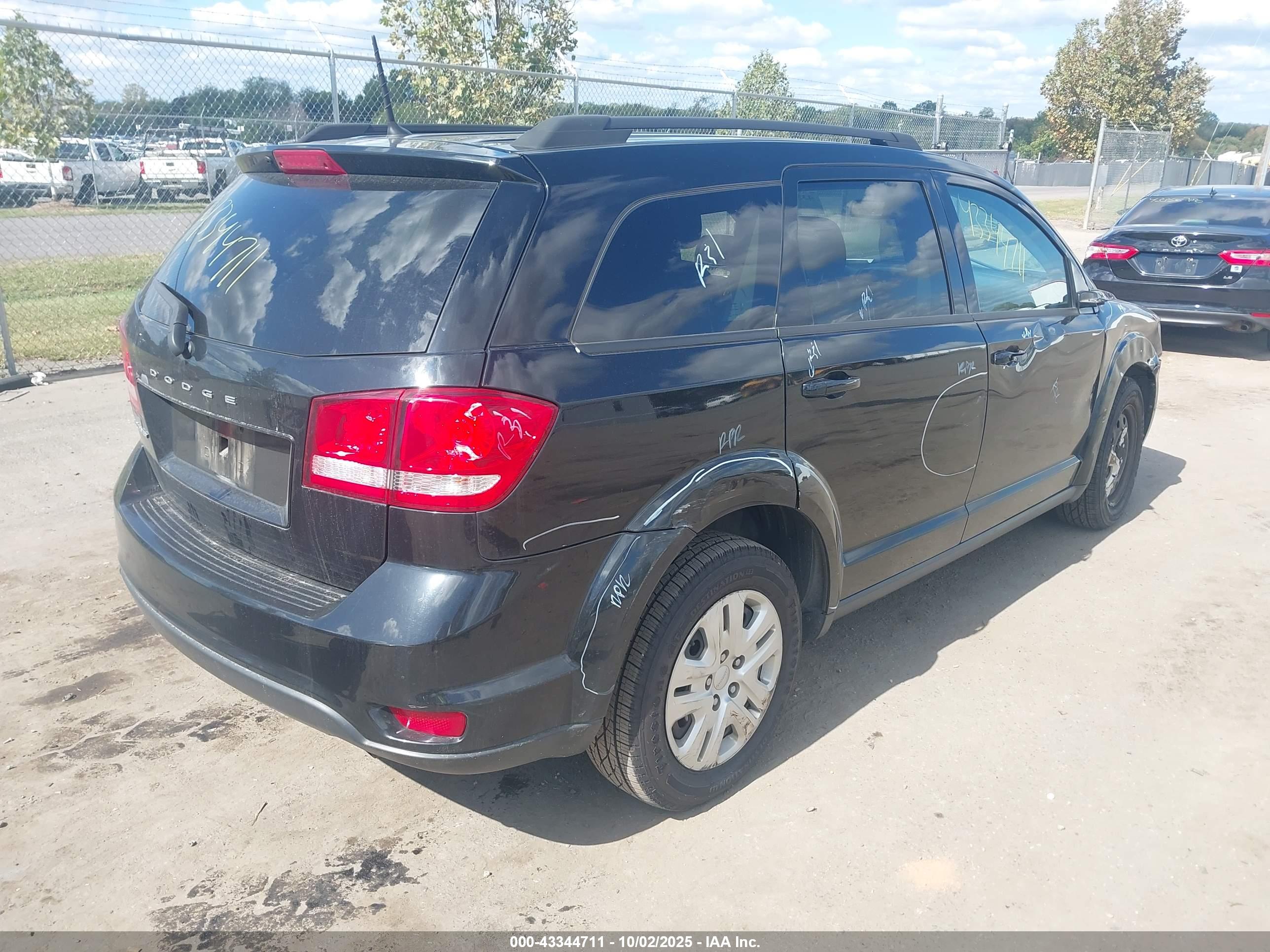 DODGE JOURNEY image 4