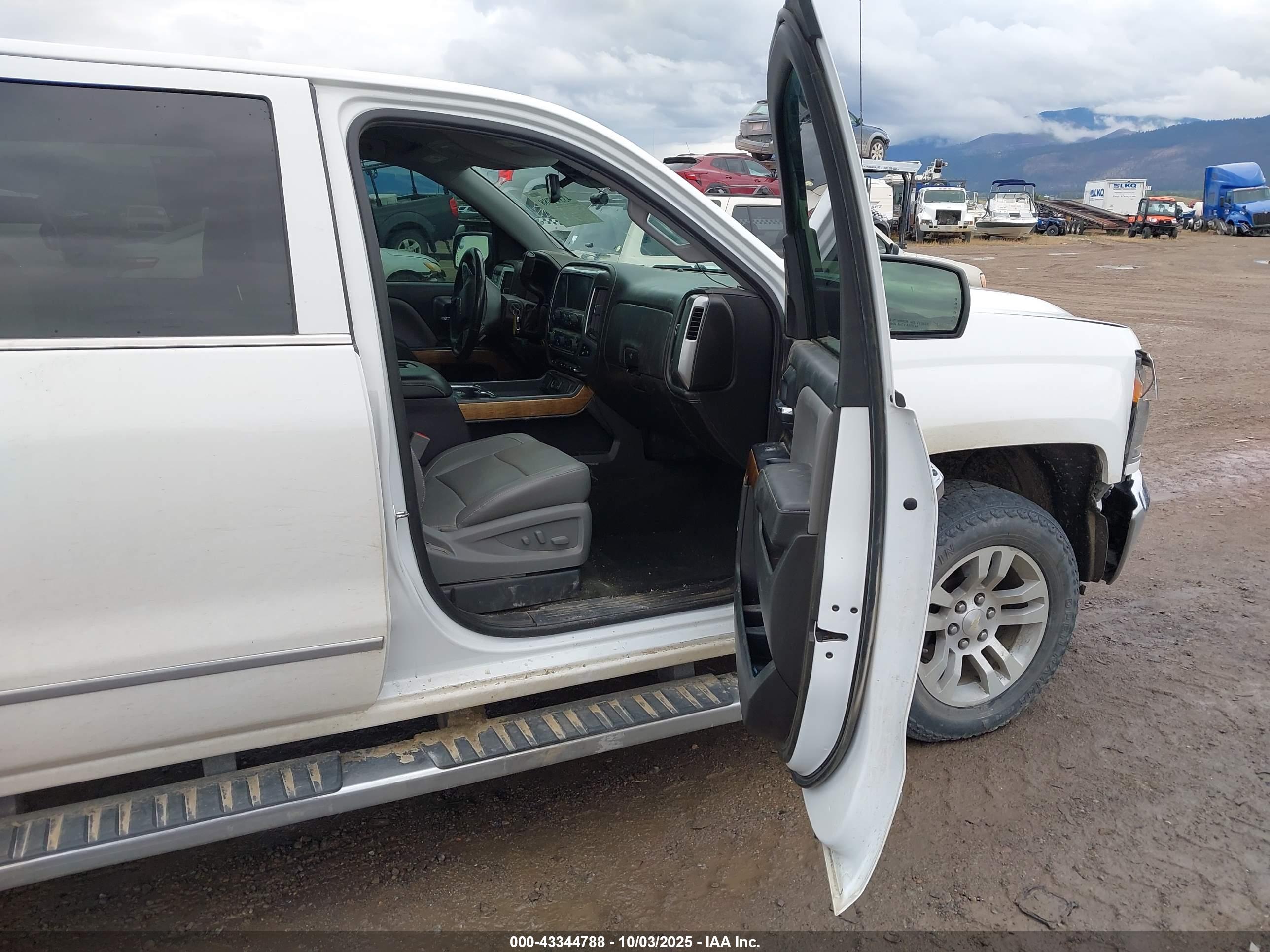 CHEVROLET SILVERADO image 5