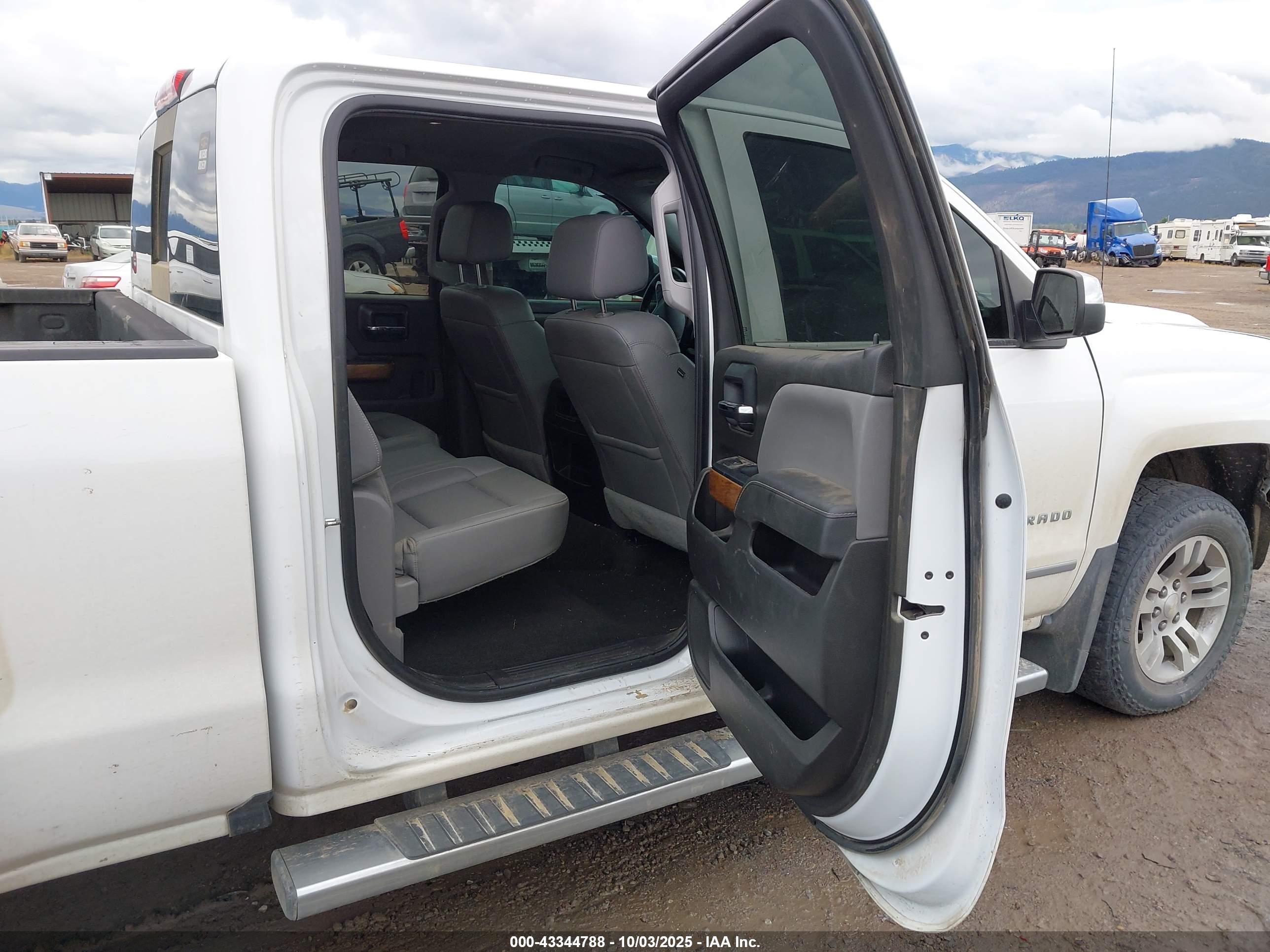 CHEVROLET SILVERADO image 8