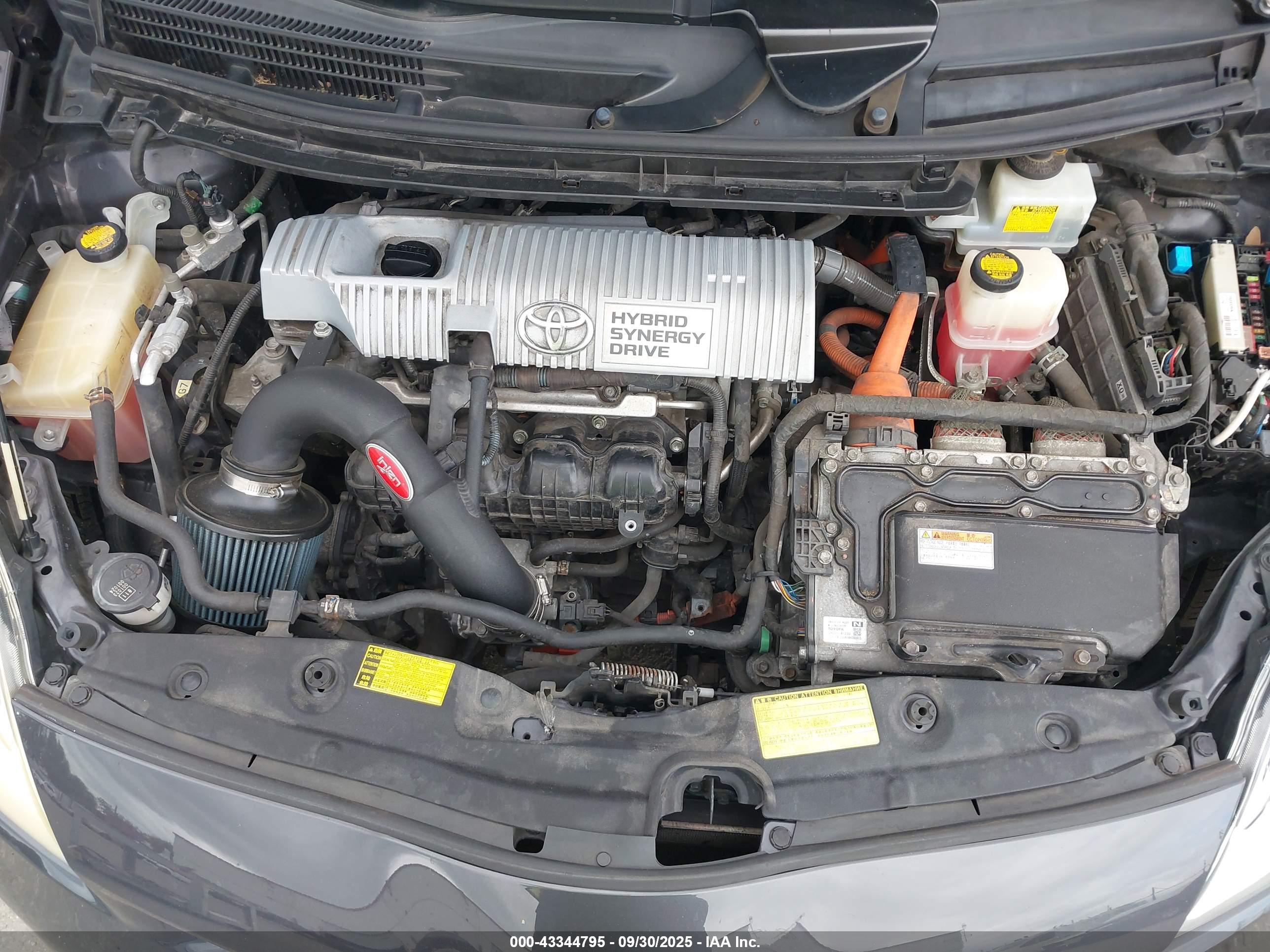 TOYOTA PRIUS image 10