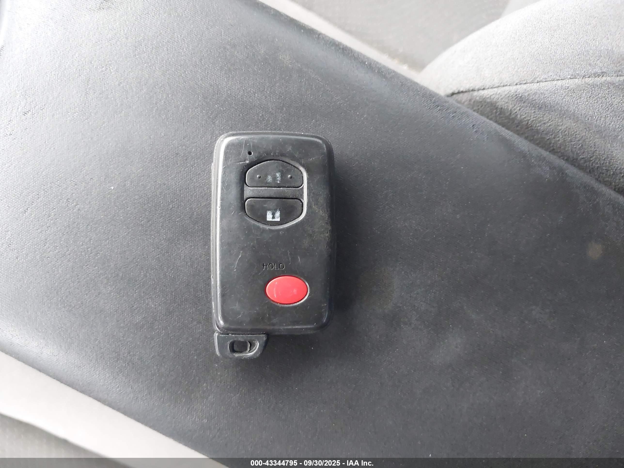 TOYOTA PRIUS image 11