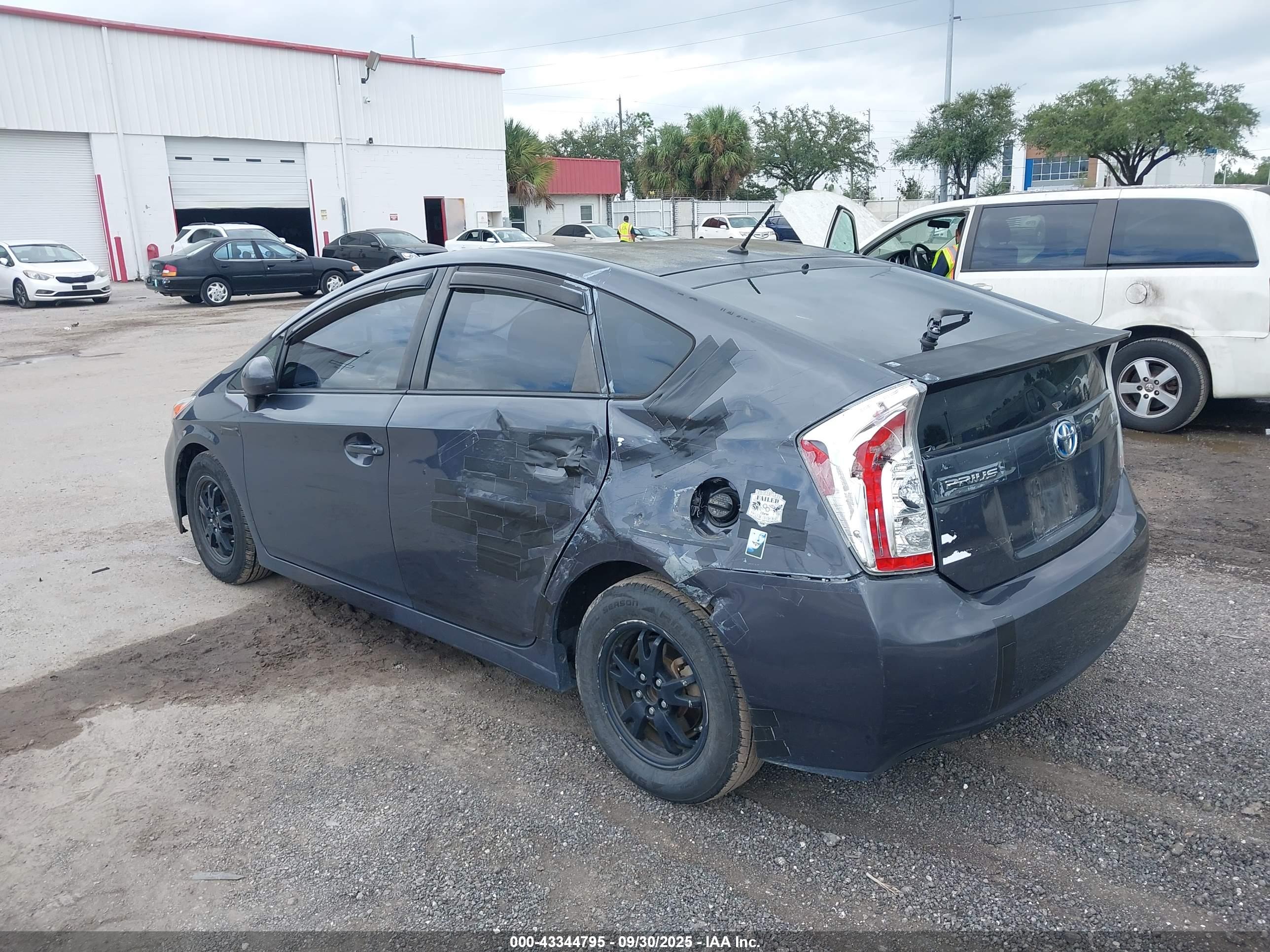 TOYOTA PRIUS image 6