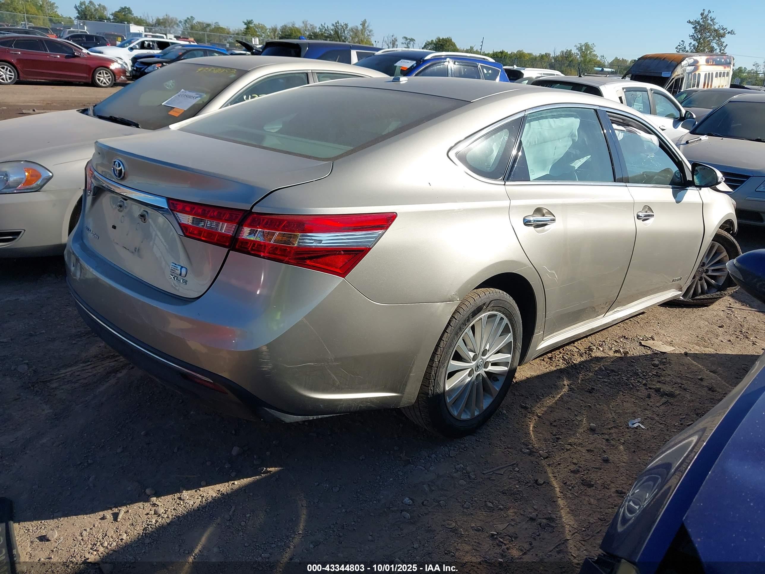 TOYOTA AVALON image 4