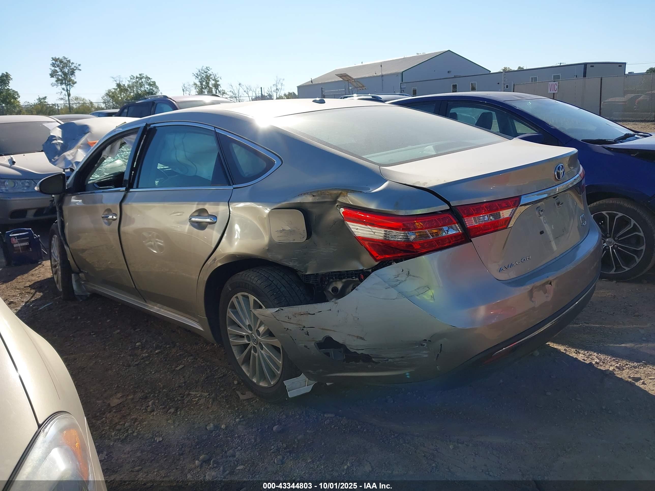 TOYOTA AVALON image 6