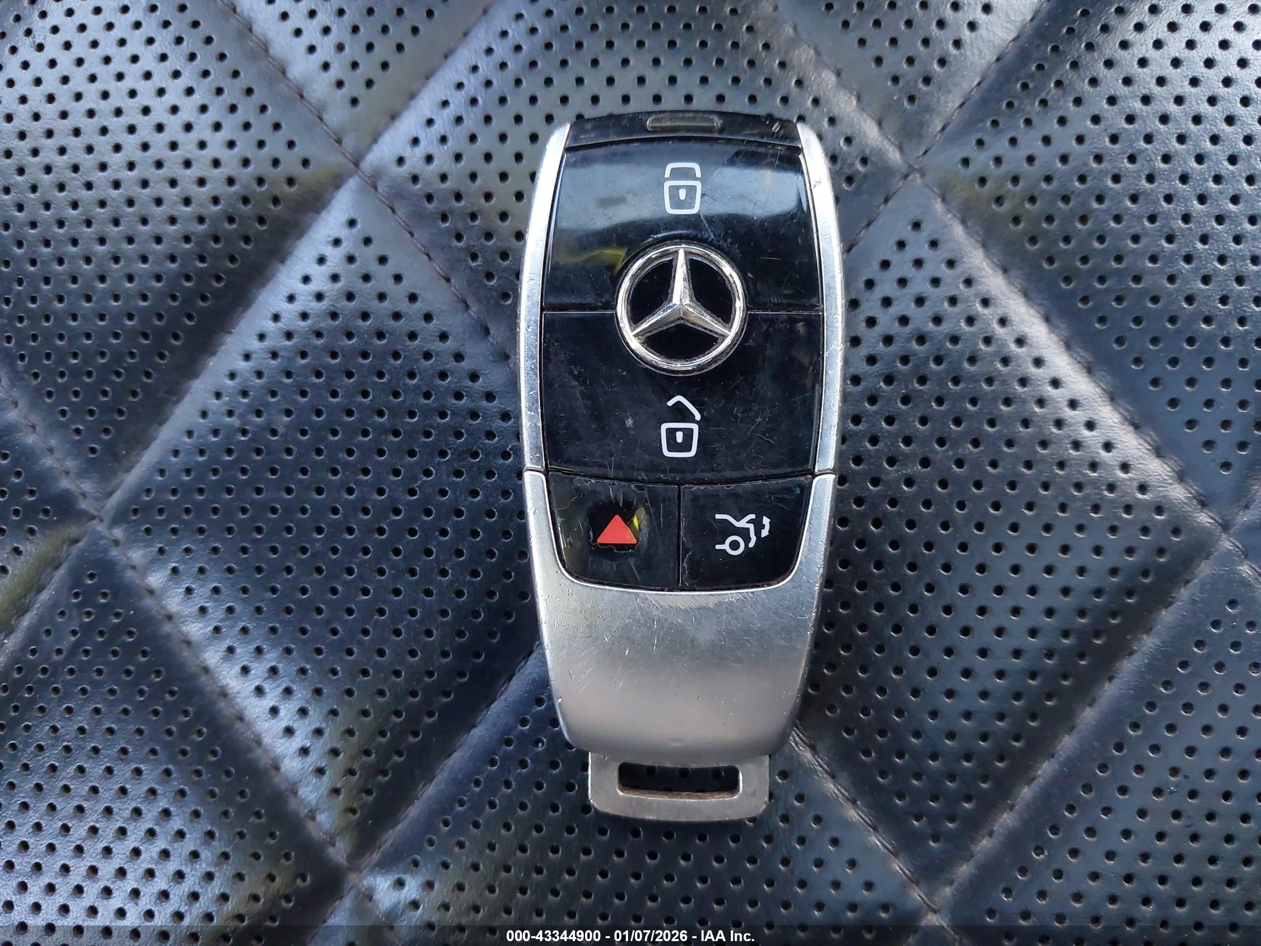MERCEDES-BENZ E image 11