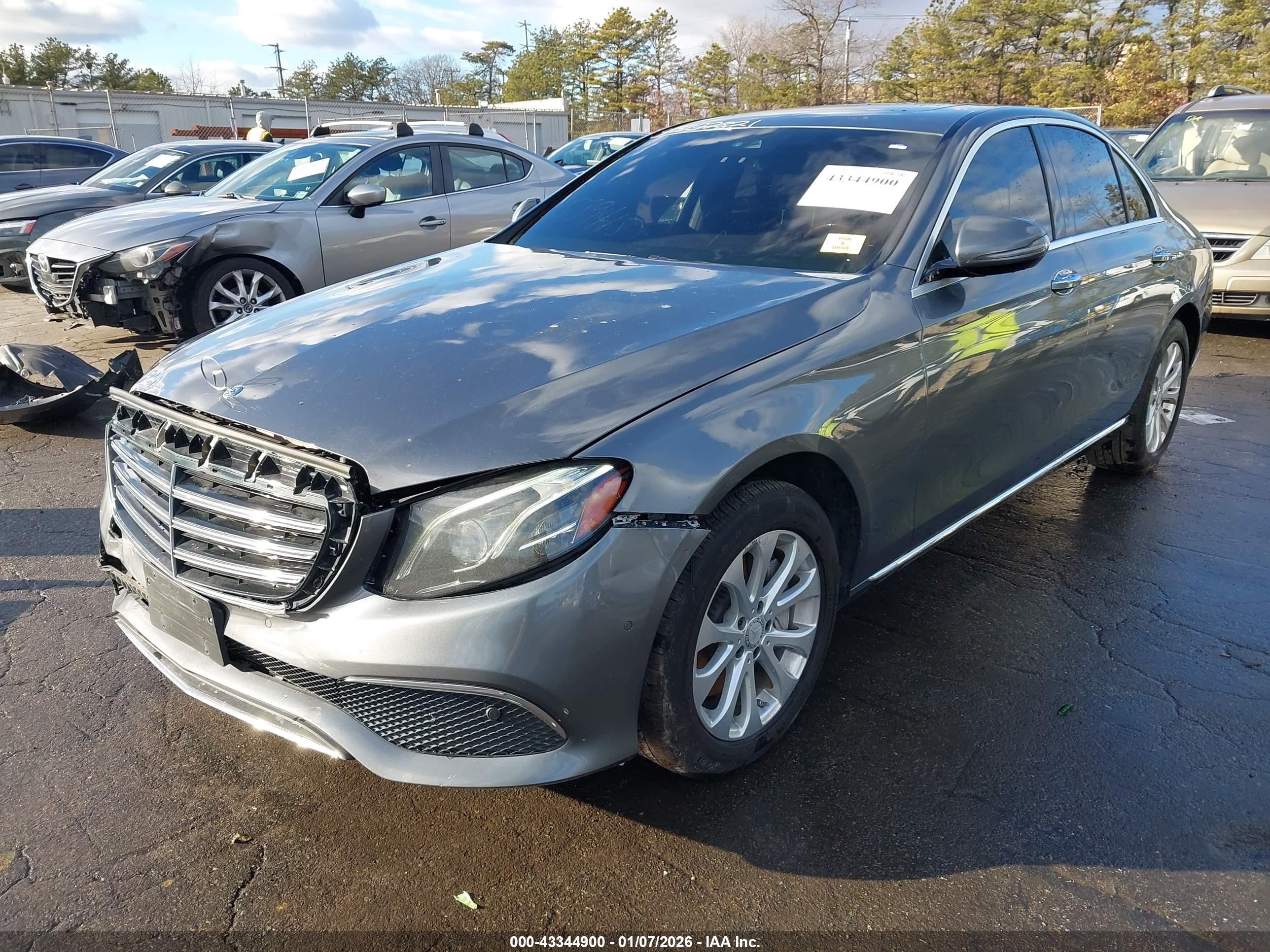 MERCEDES-BENZ E image 2