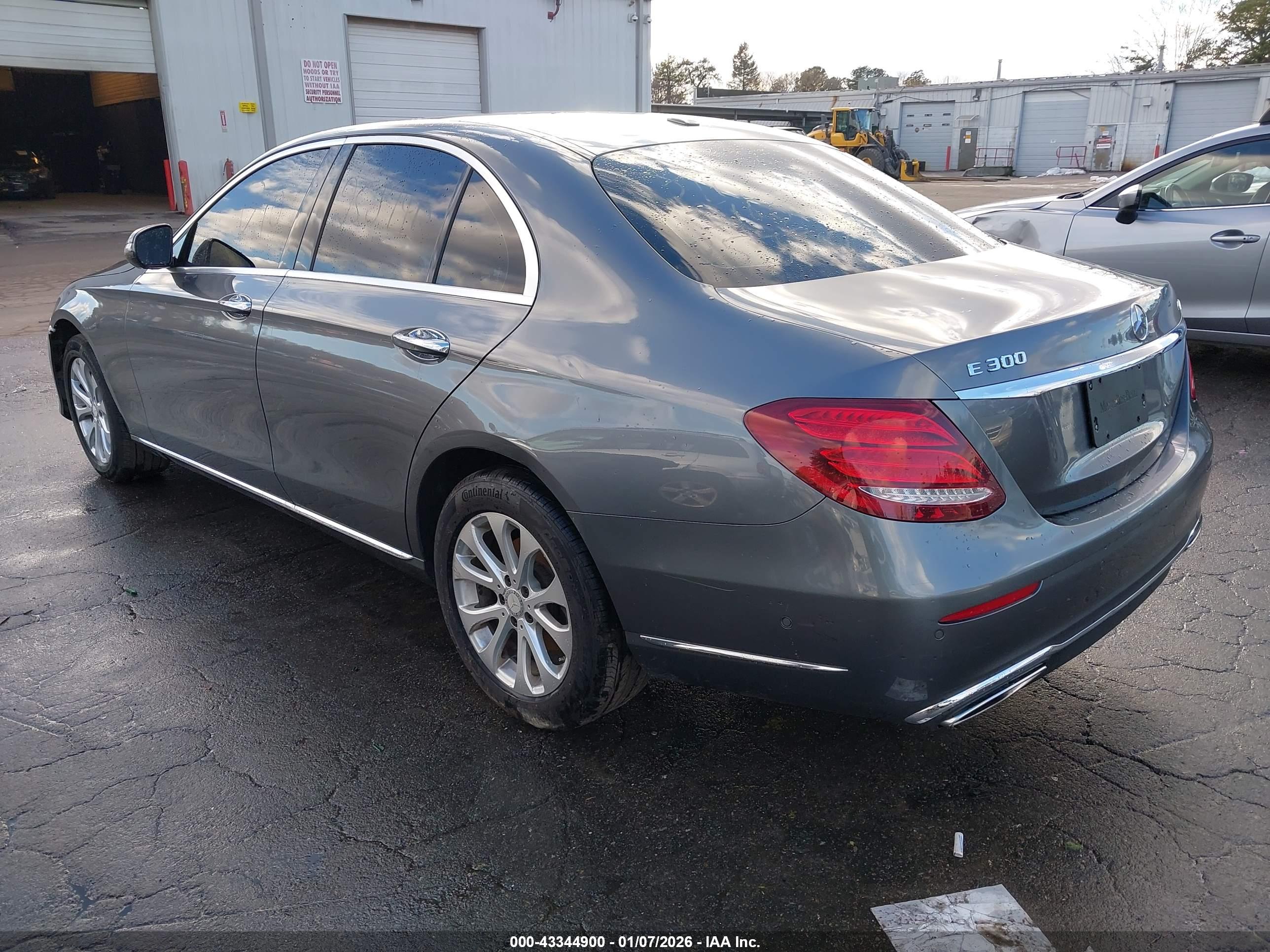 MERCEDES-BENZ E image 3