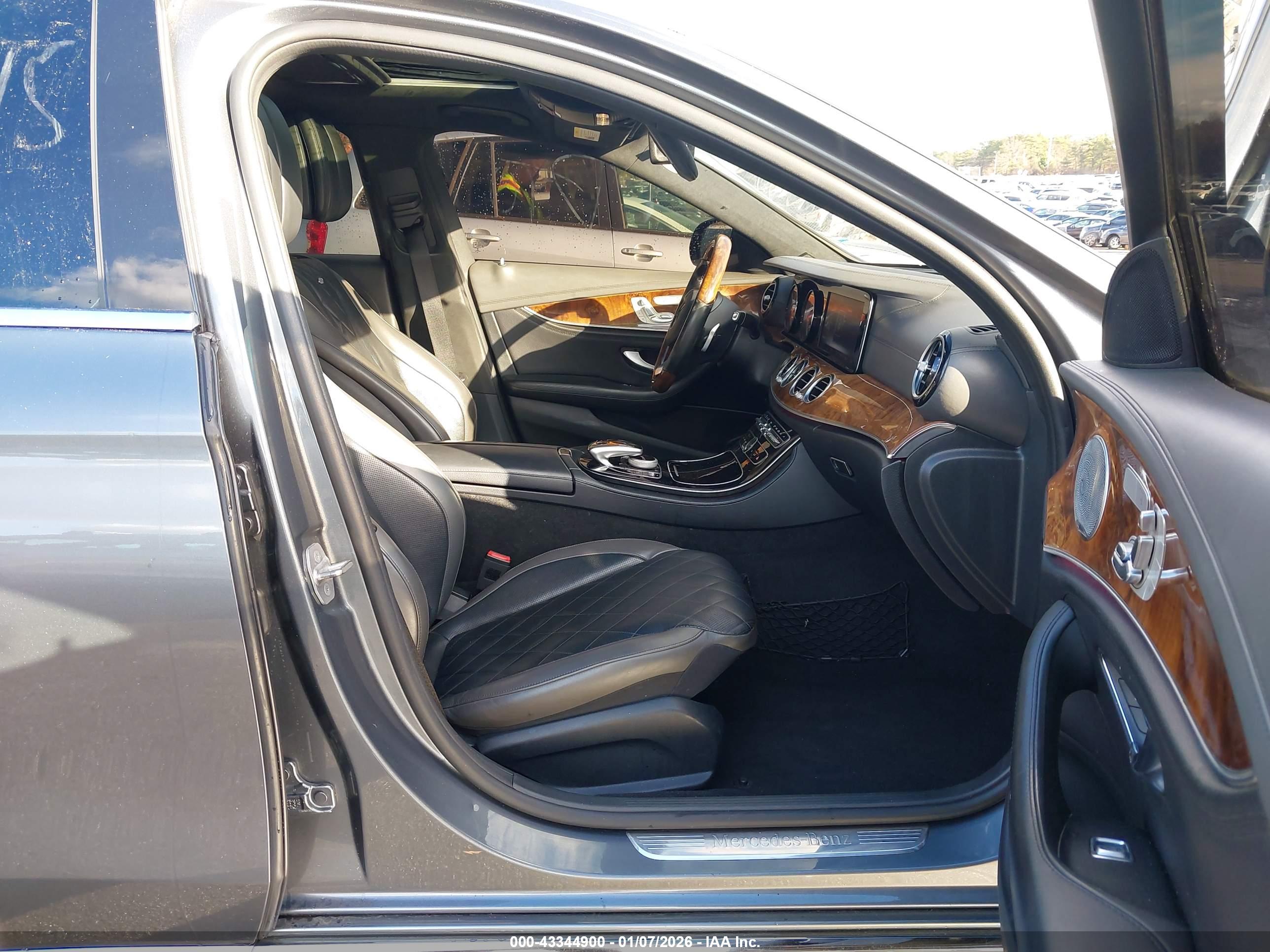 MERCEDES-BENZ E image 5