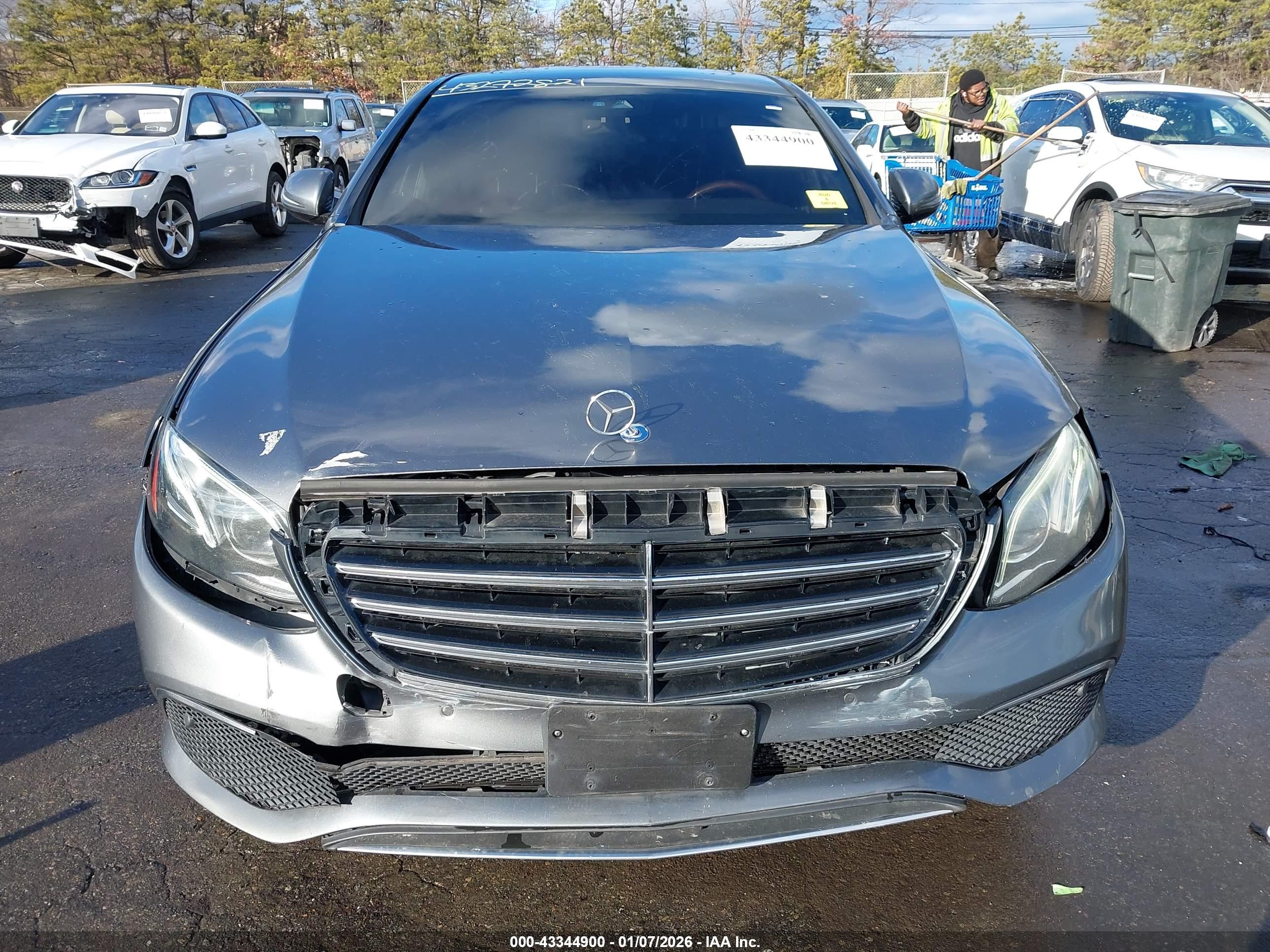 MERCEDES-BENZ E image 6