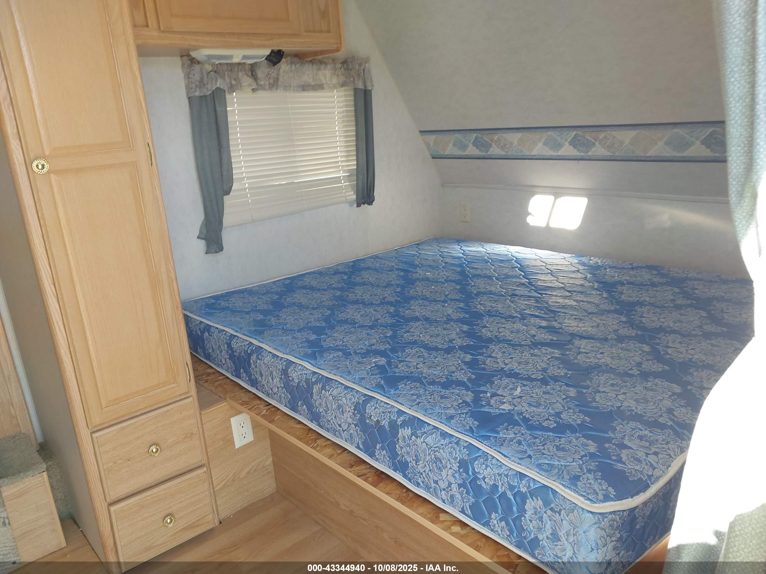 FLEETWOOD 727X image 10