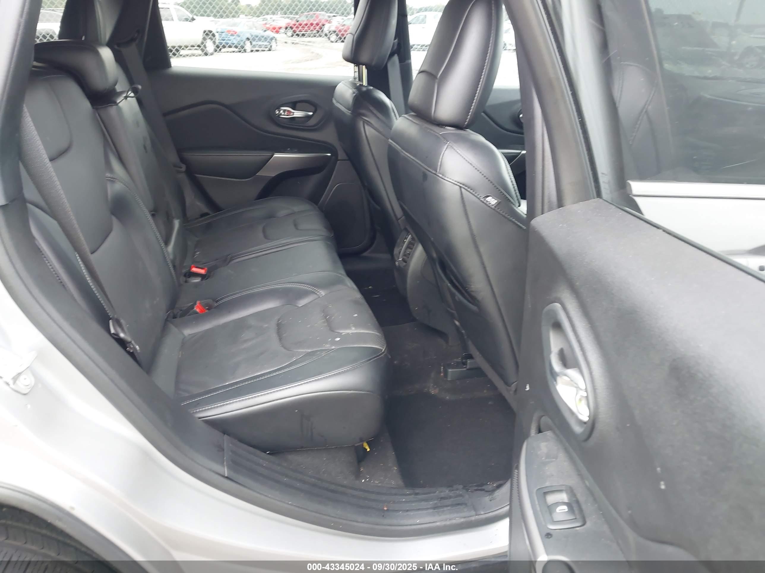 JEEP CHEROKEE image 8