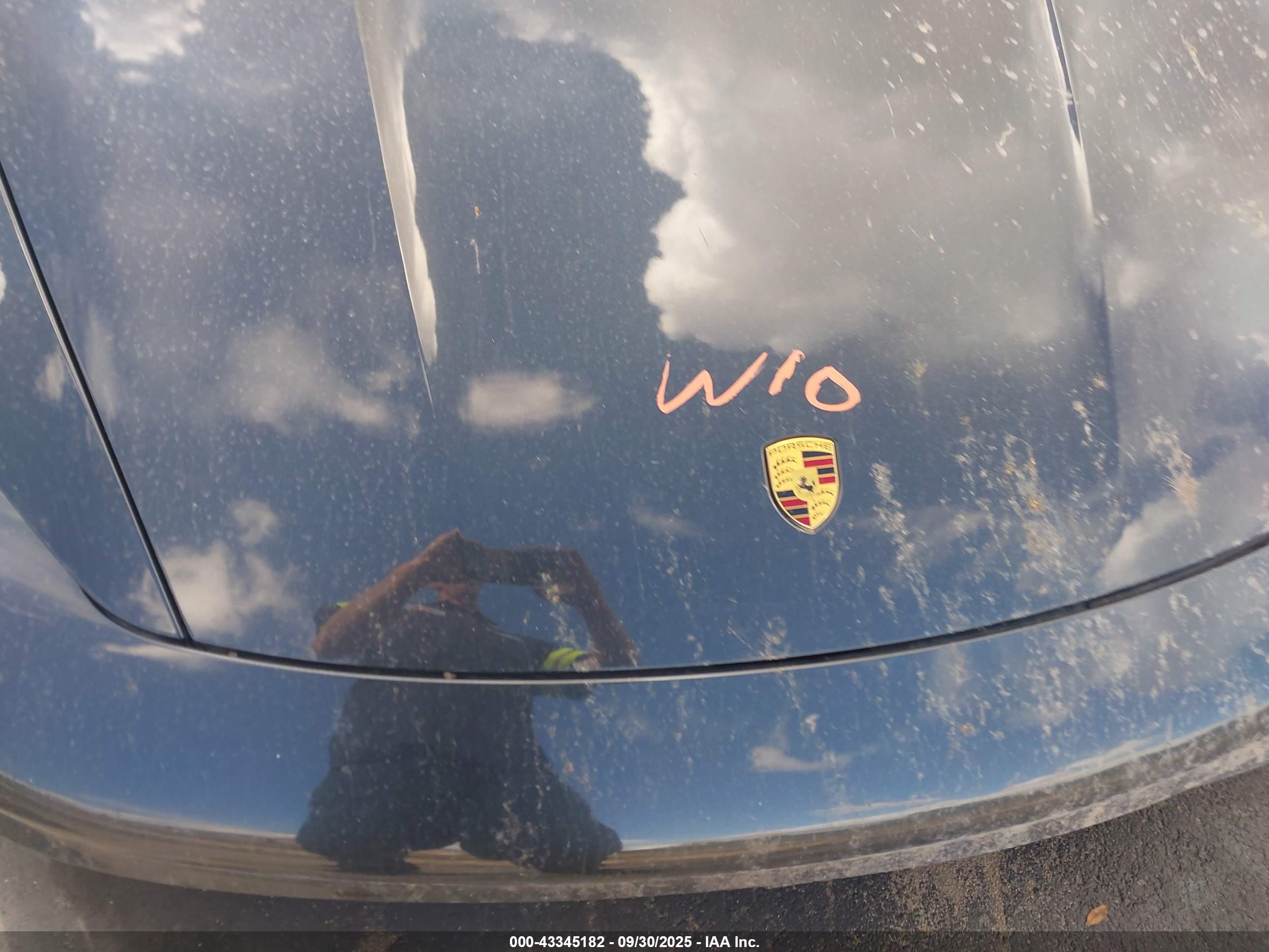 PORSCHE TAYCAN image 10