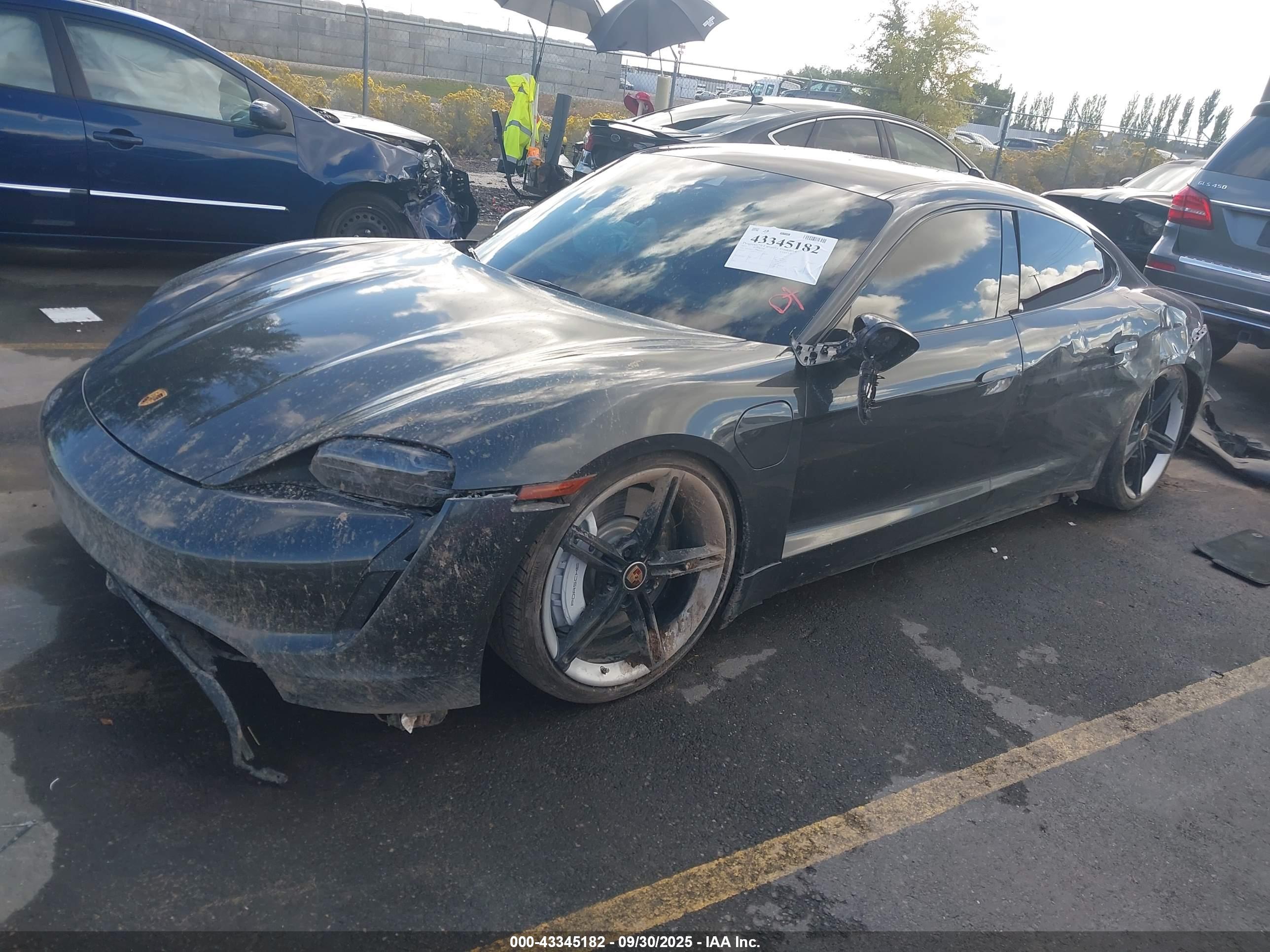 PORSCHE TAYCAN image 2