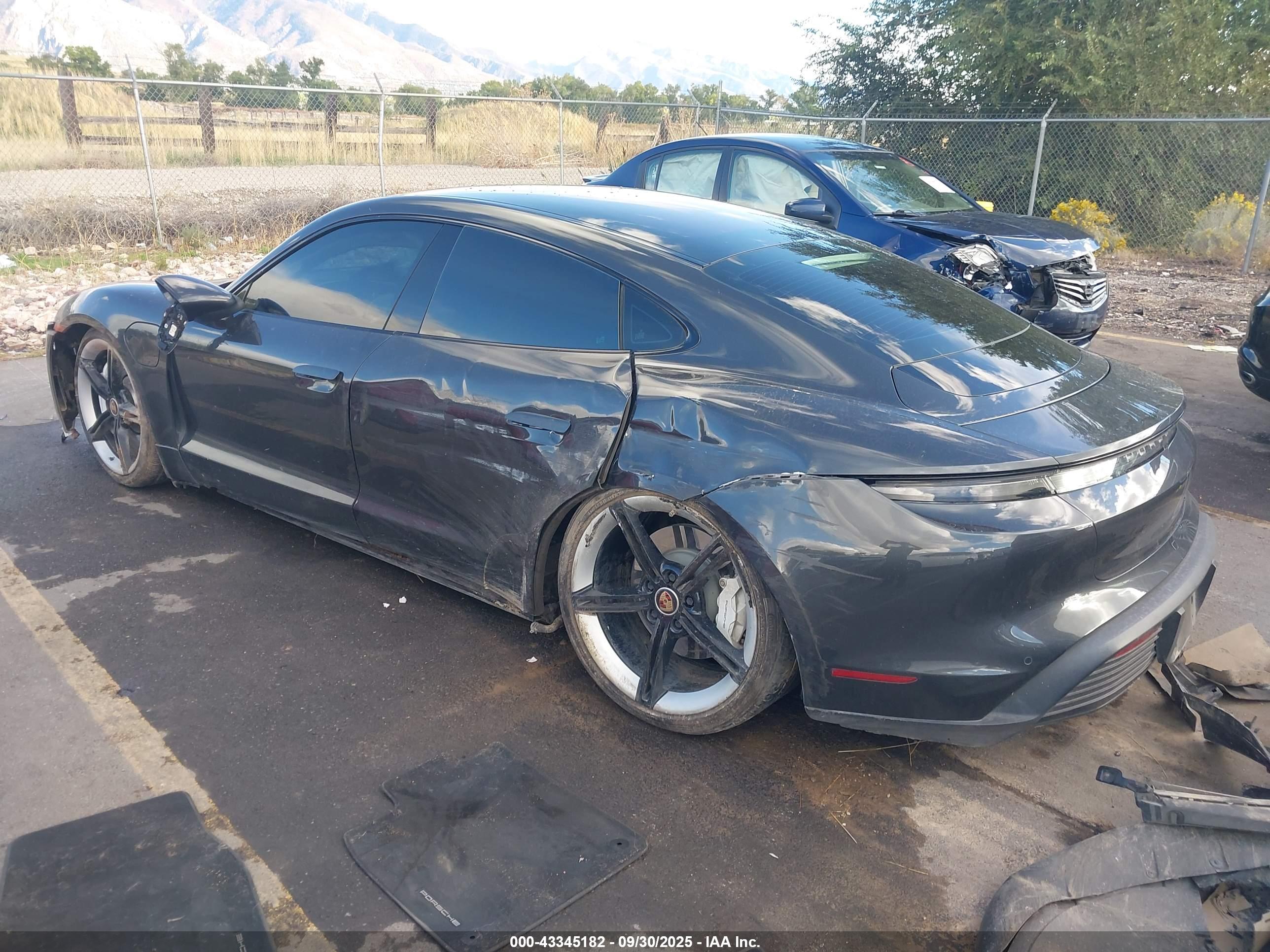 PORSCHE TAYCAN image 3