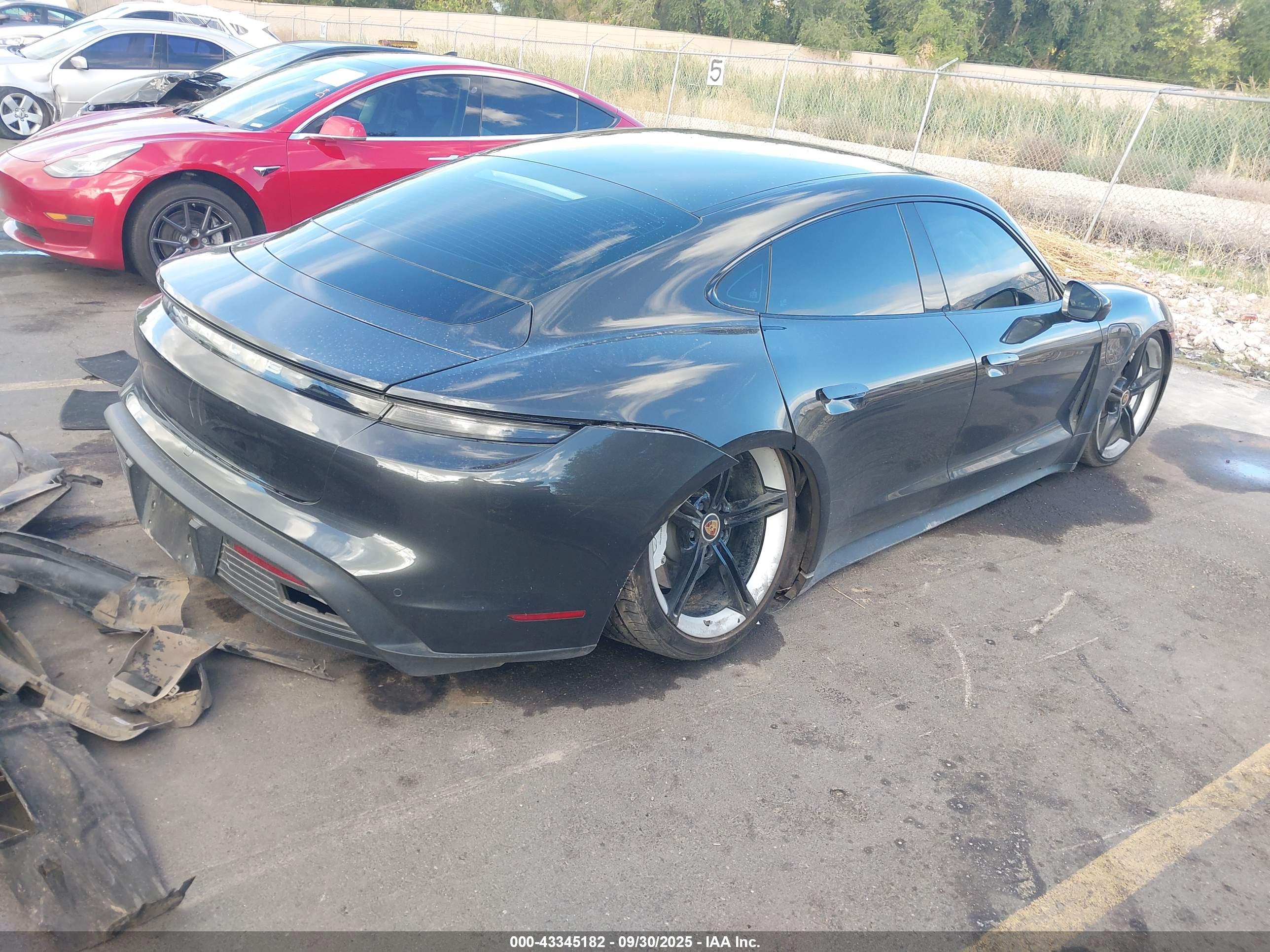 PORSCHE TAYCAN image 4