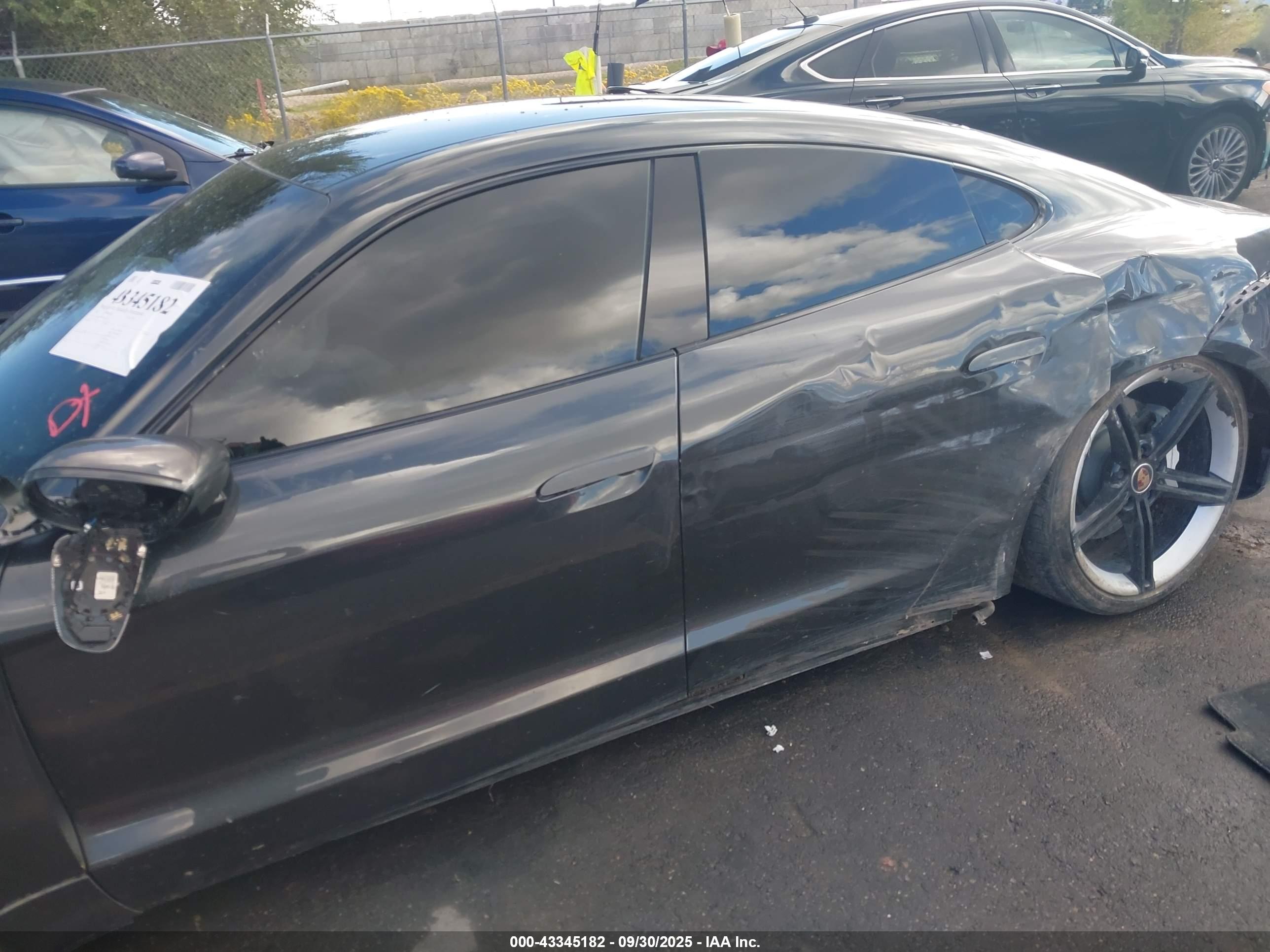 PORSCHE TAYCAN image 6