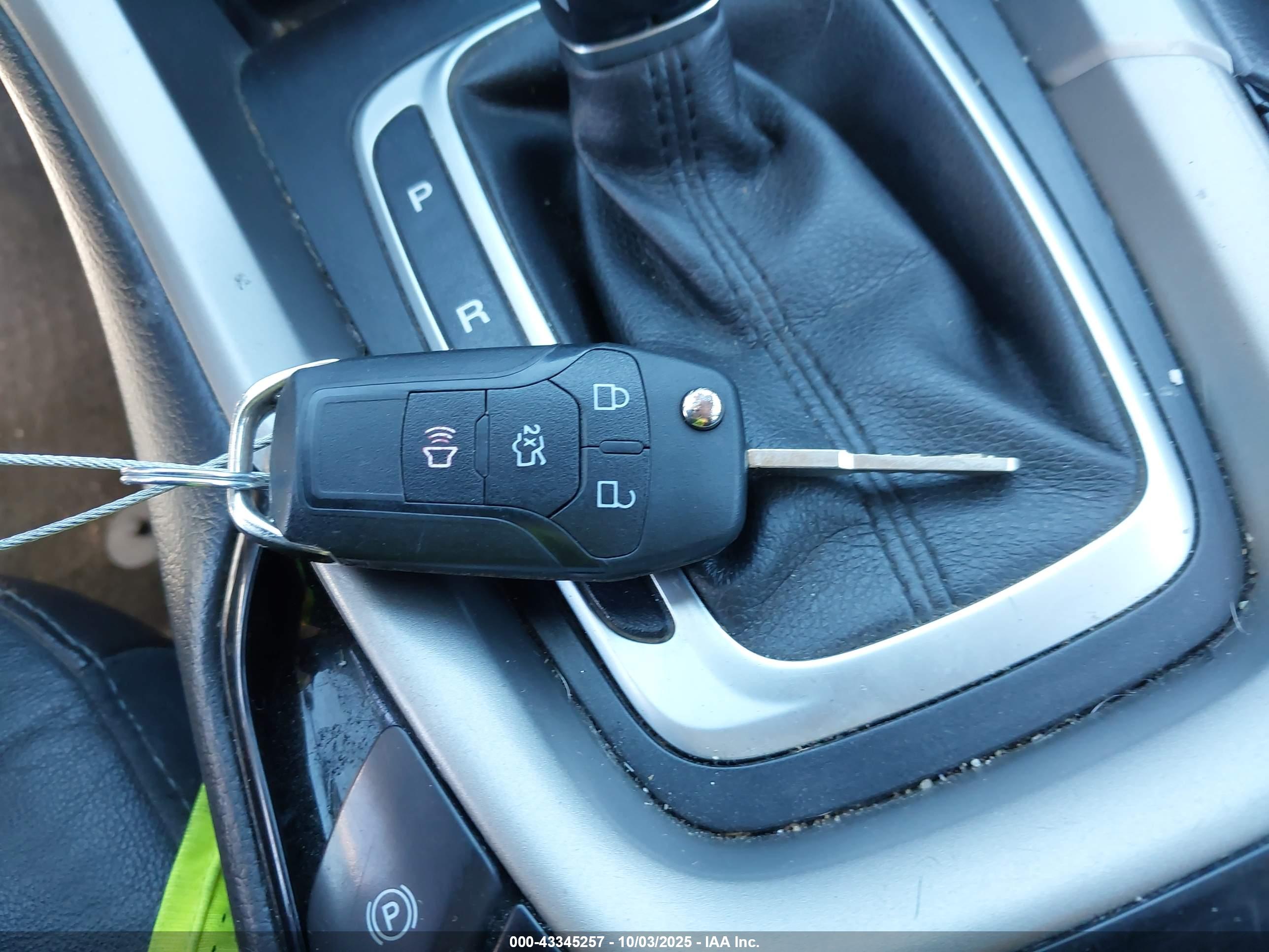FORD FUSION image 11