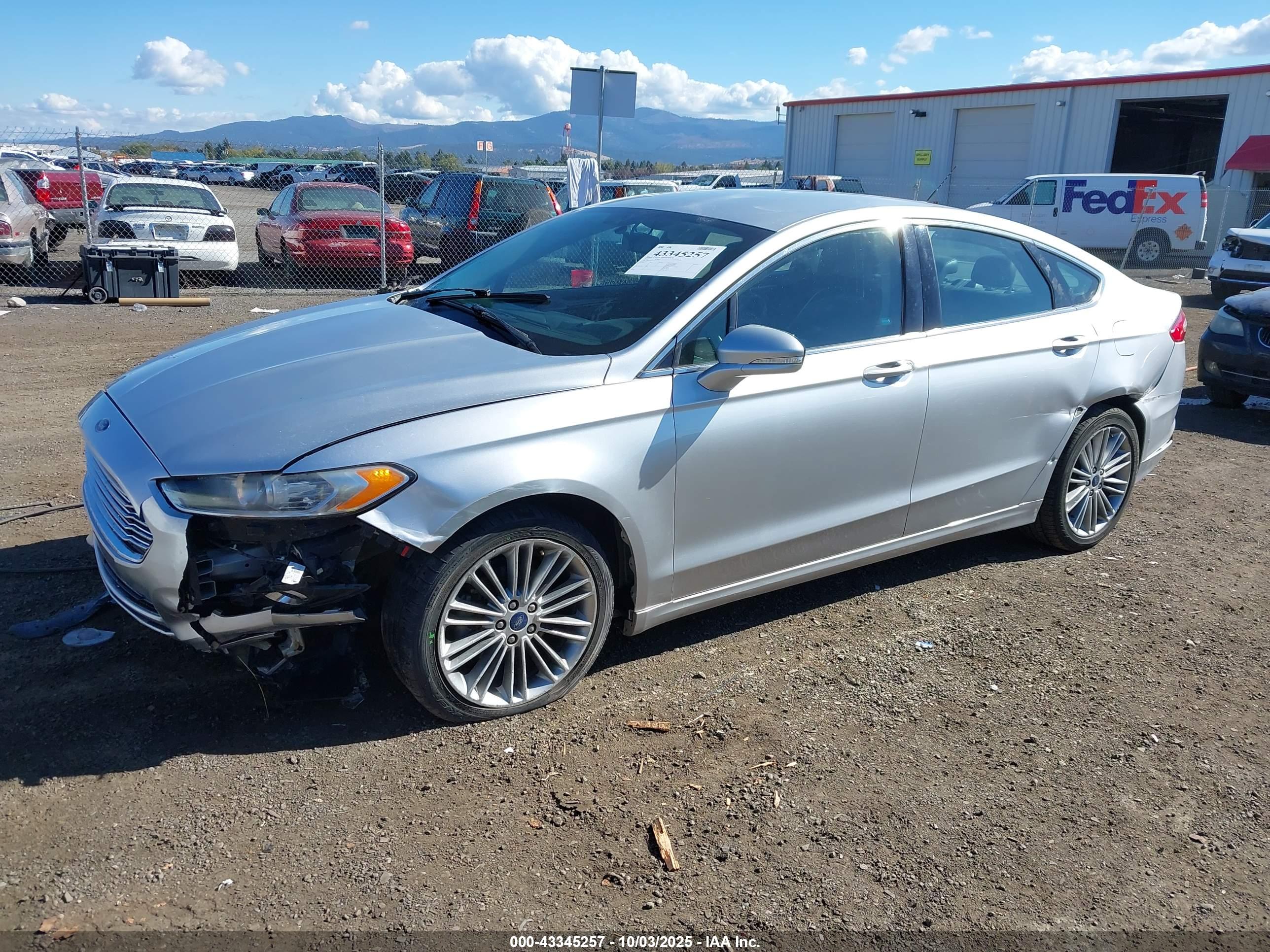 FORD FUSION image 2
