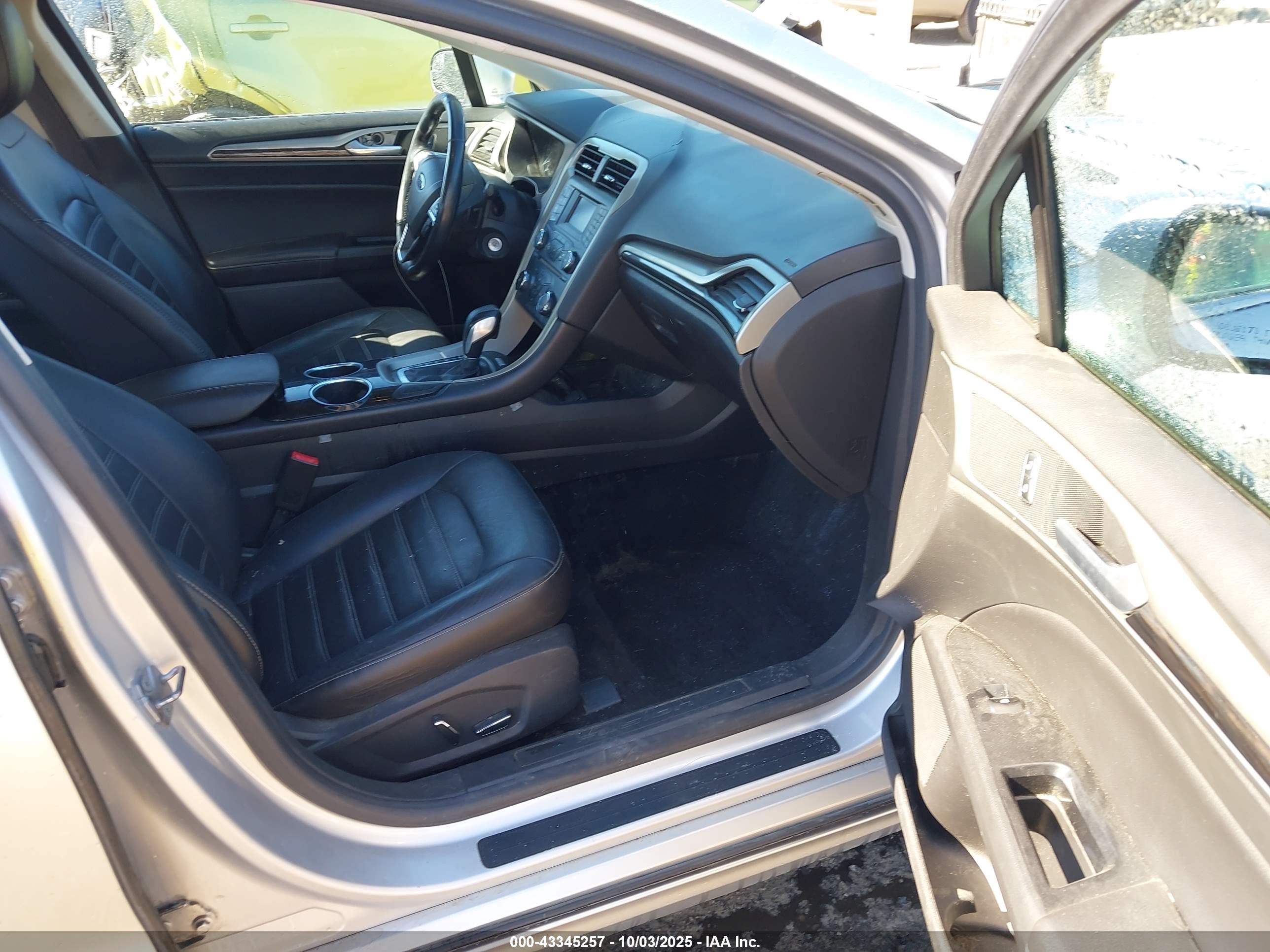 FORD FUSION image 5