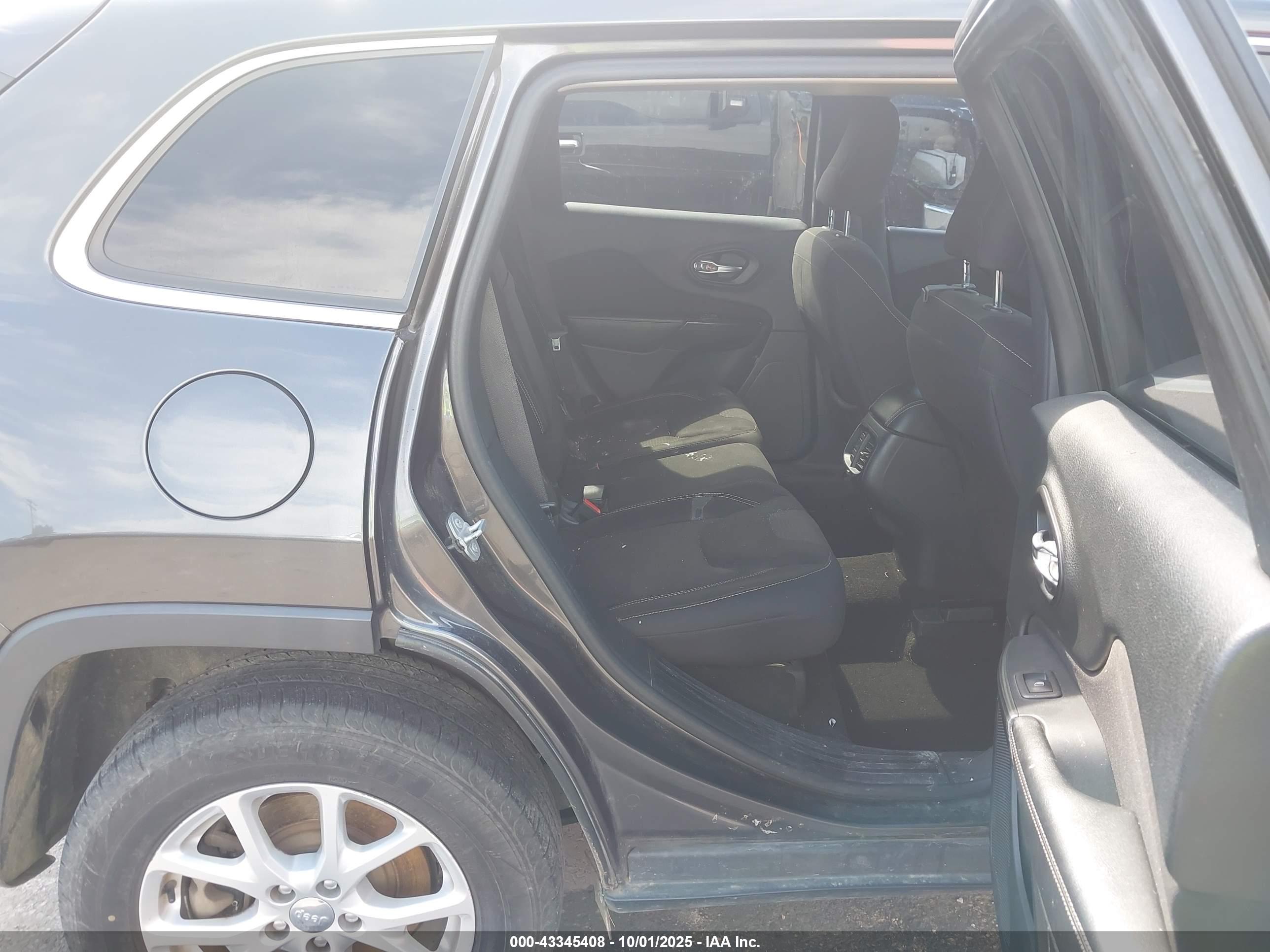 JEEP CHEROKEE image 8