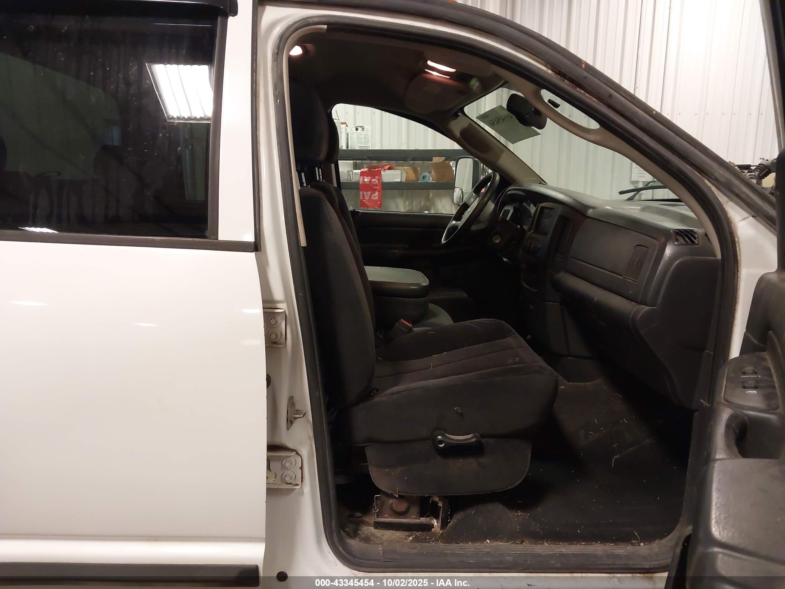 DODGE RAM image 8