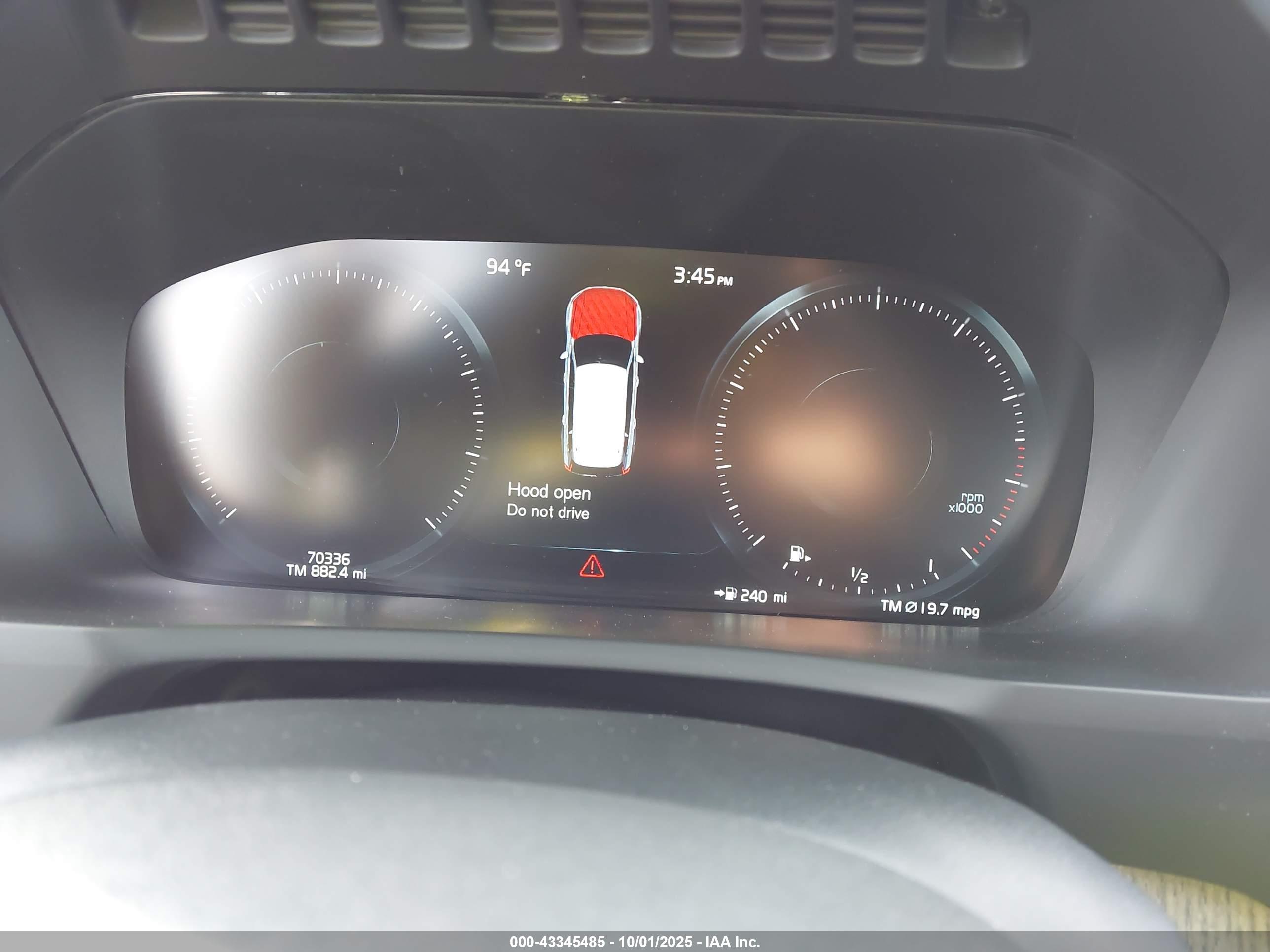 VOLVO XC90 image 7