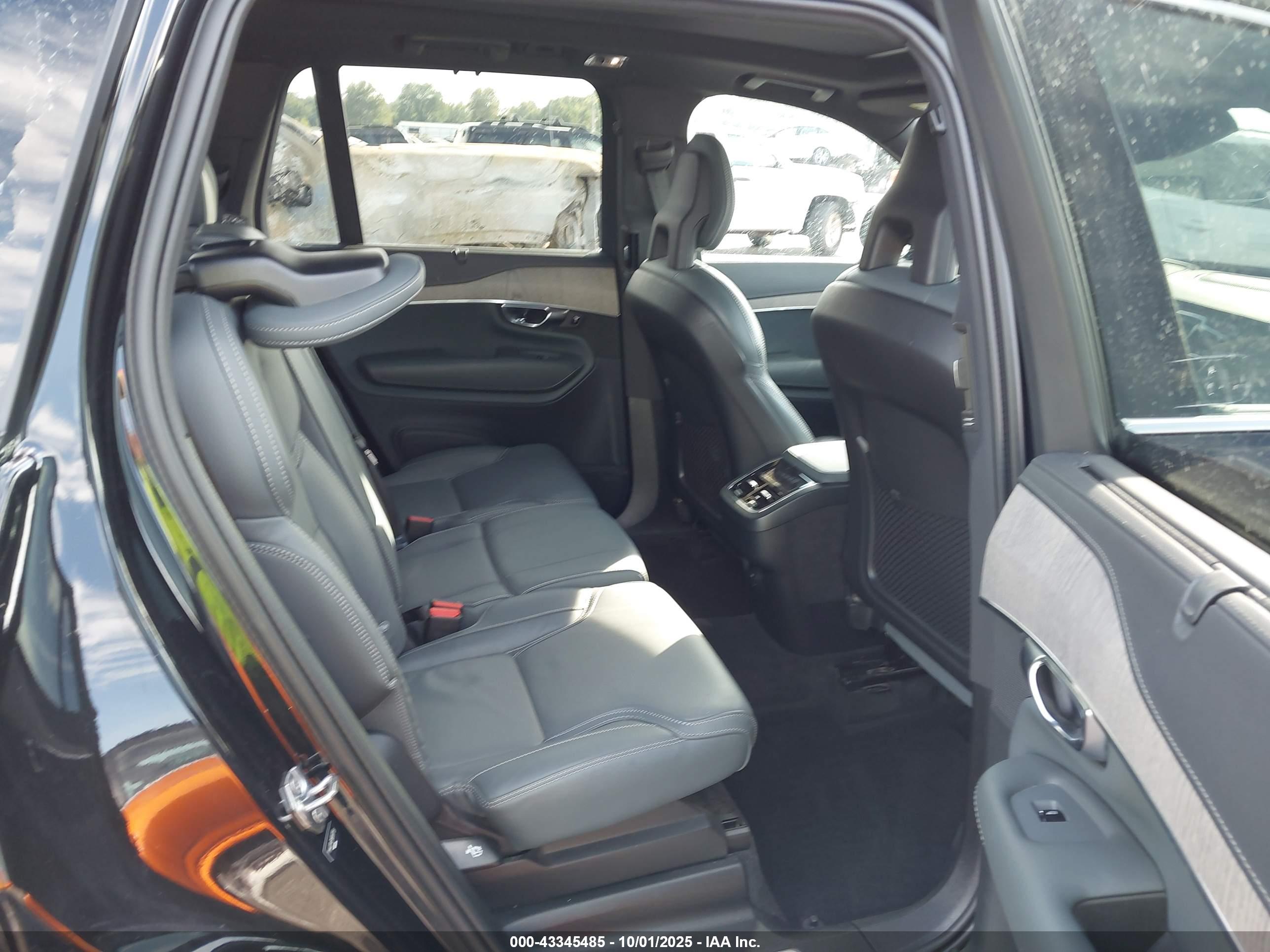 VOLVO XC90 image 8