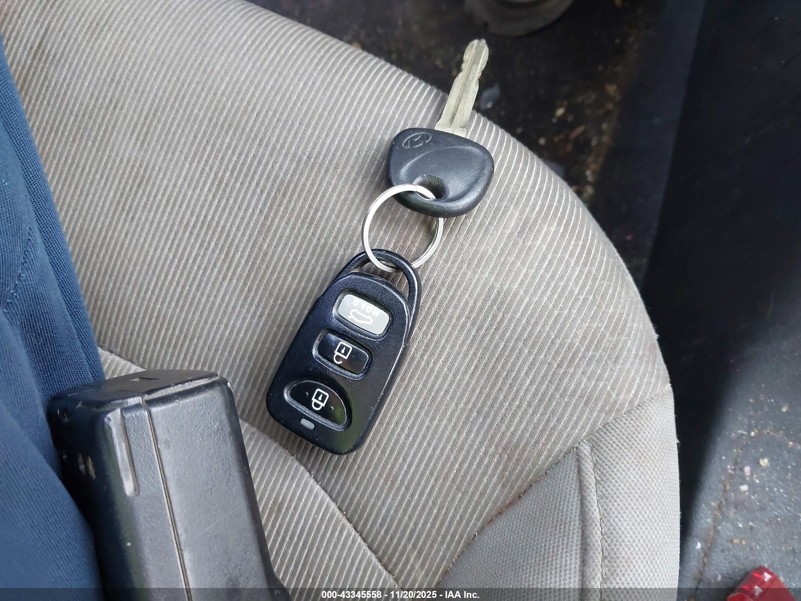 HYUNDAI ELANTRA image 11