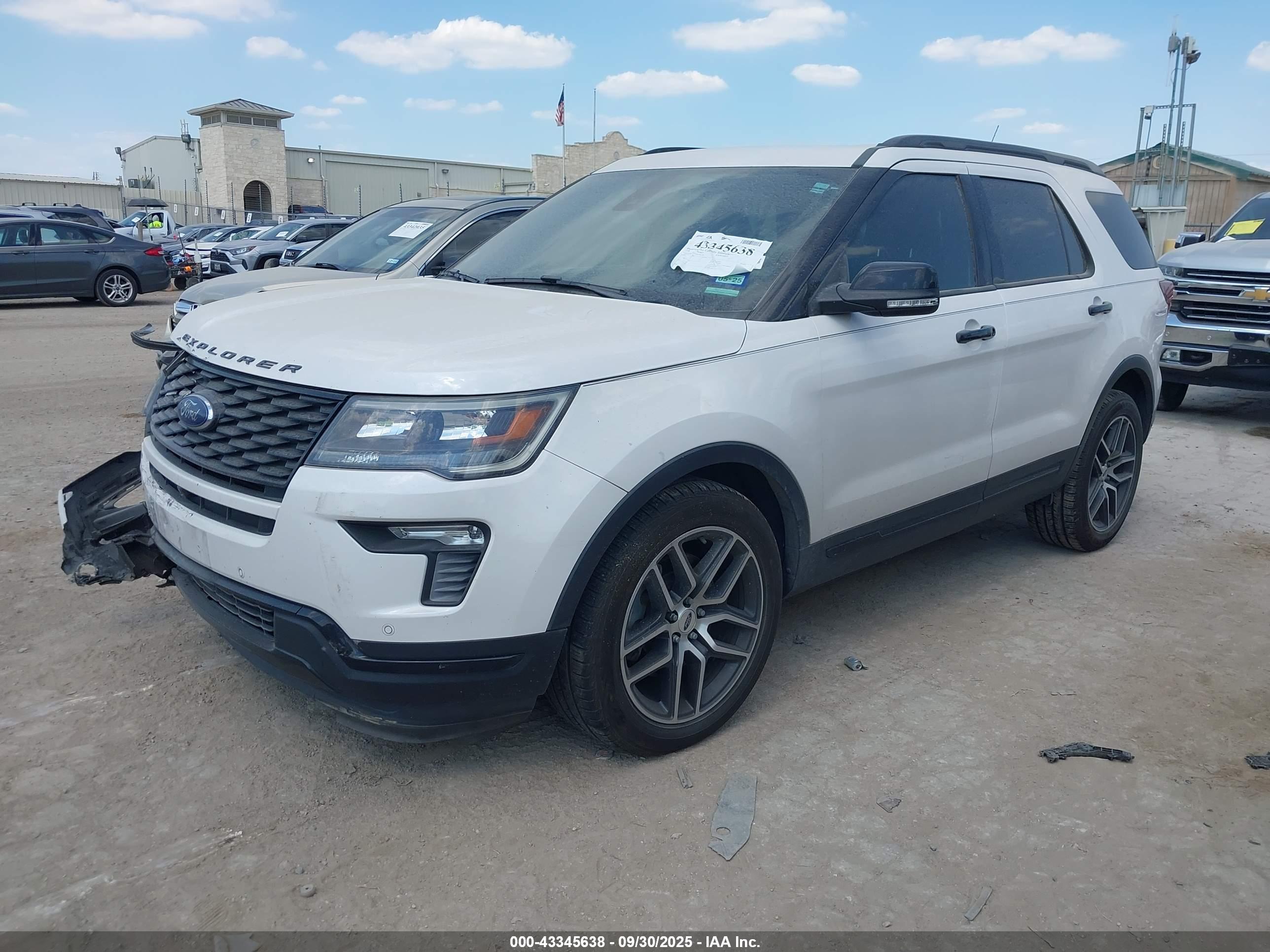 FORD EXPLORER image 2