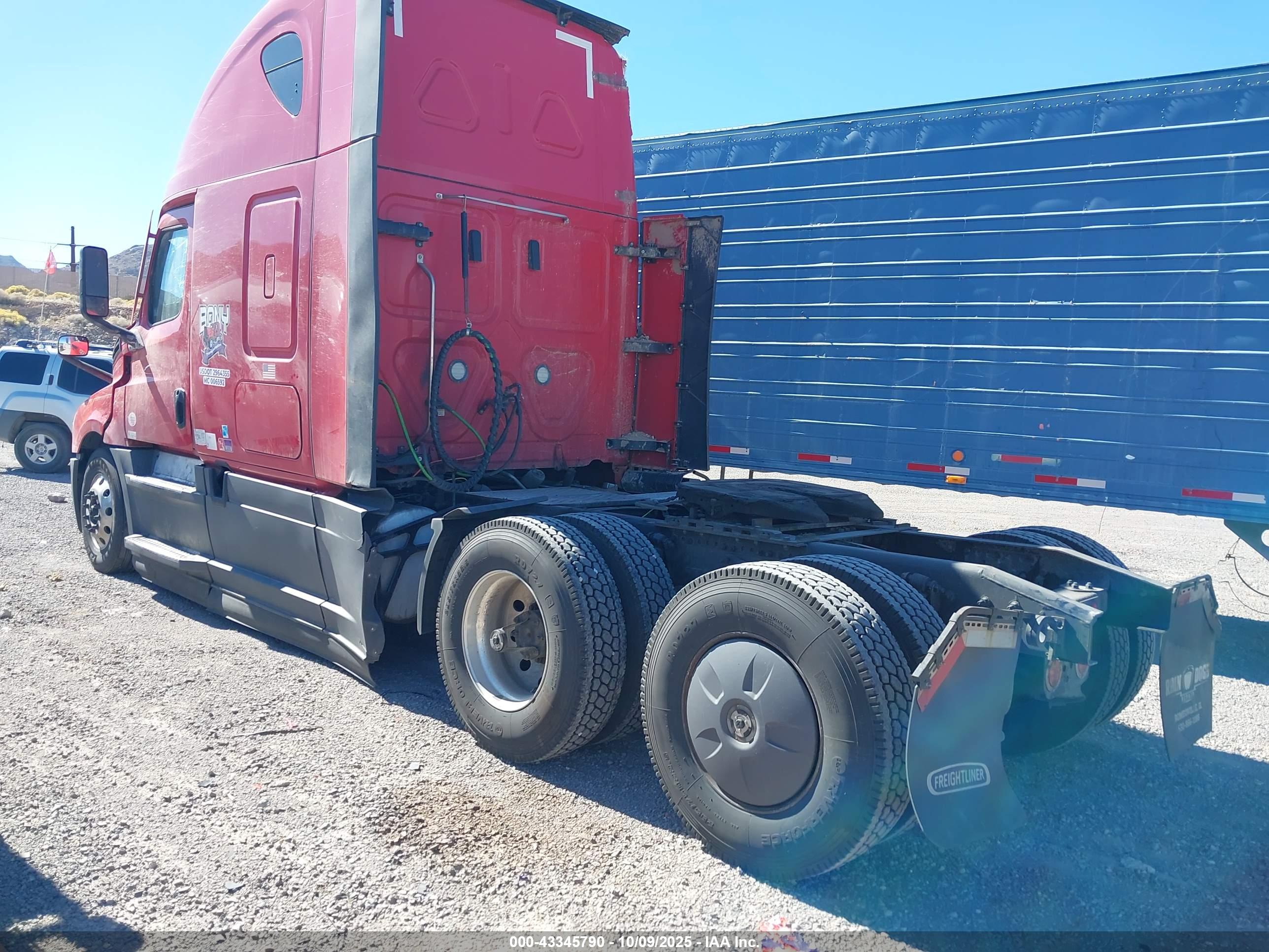 FREIGHTLINER NEW image 3