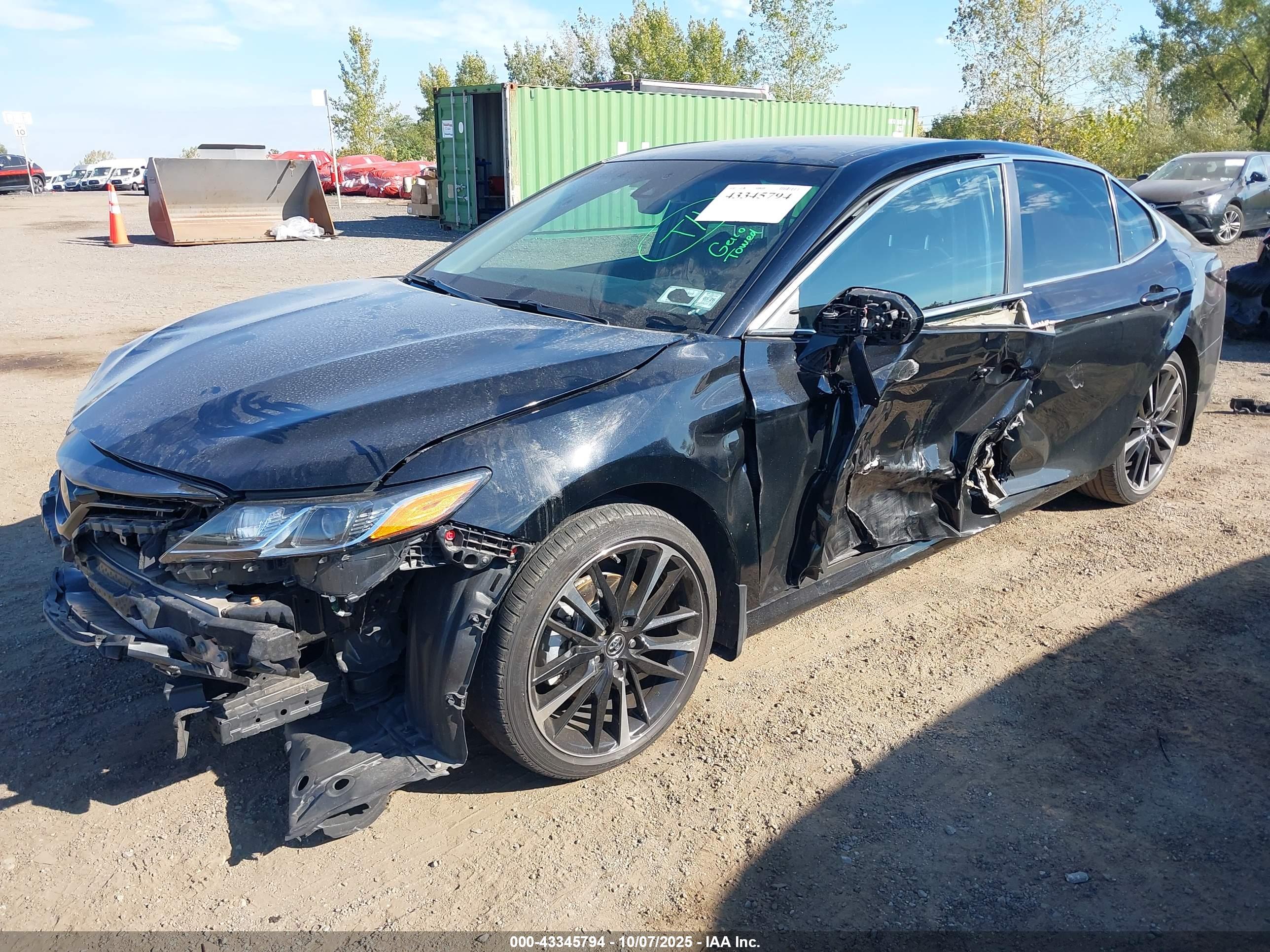 TOYOTA CAMRY image 2