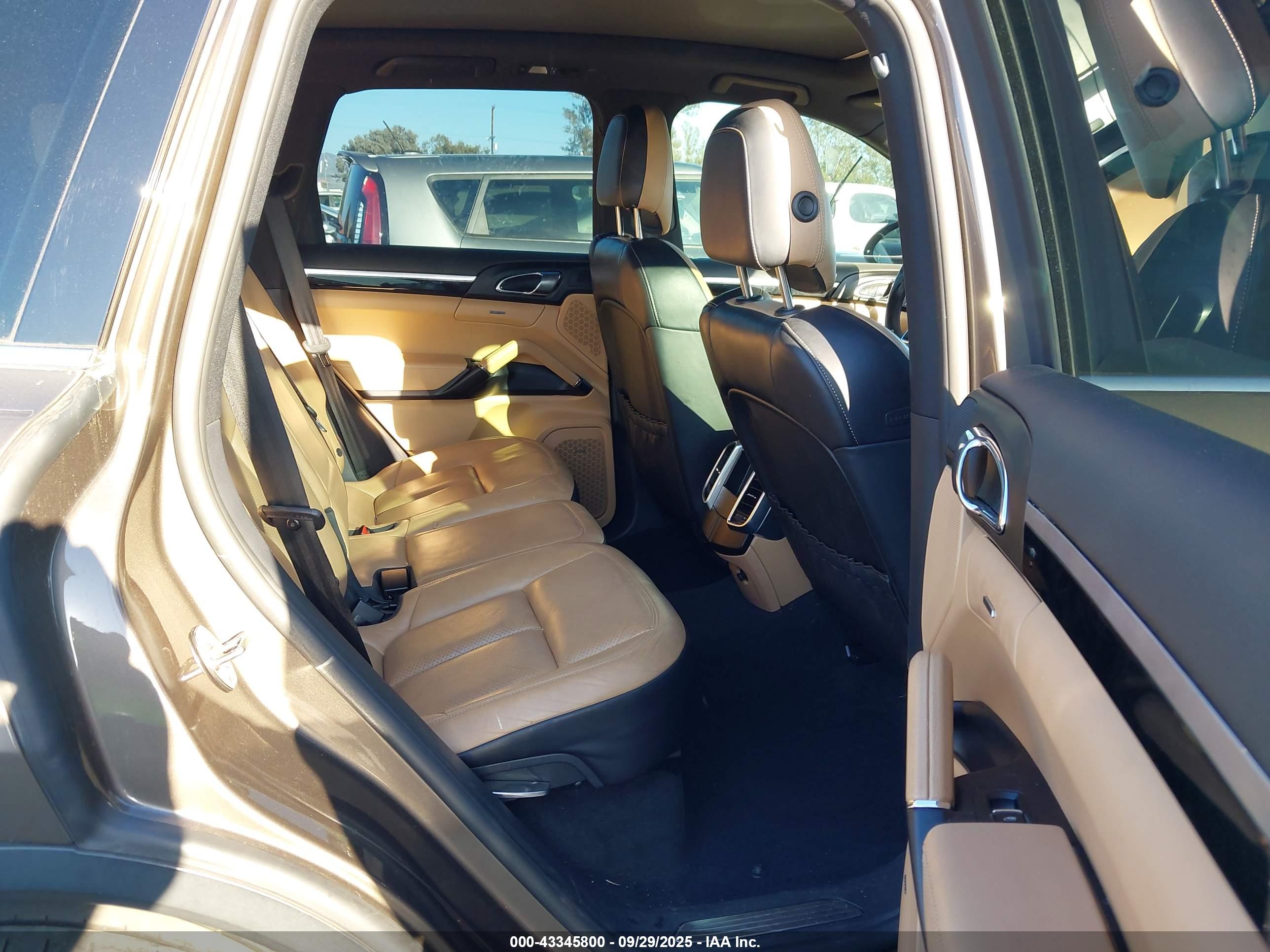PORSCHE CAYENNE image 8